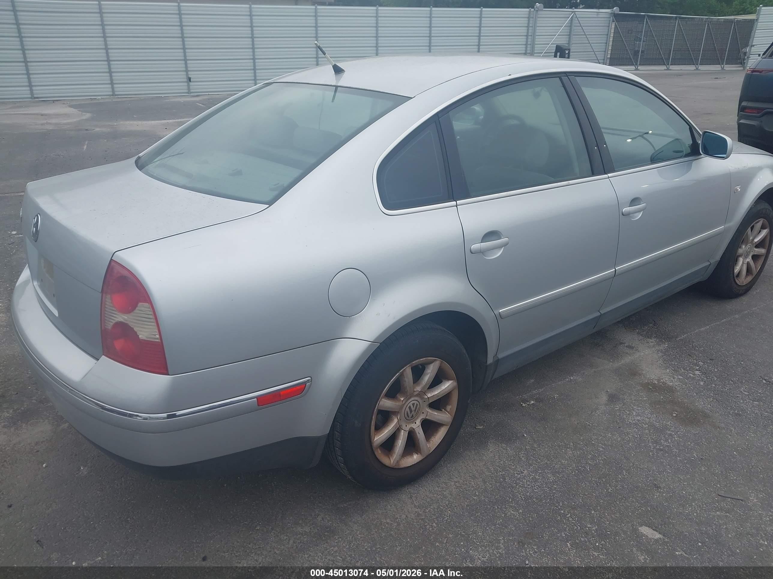 2004 Volkswagen Passat Gls Silver vin: WVWPD63B84P143570