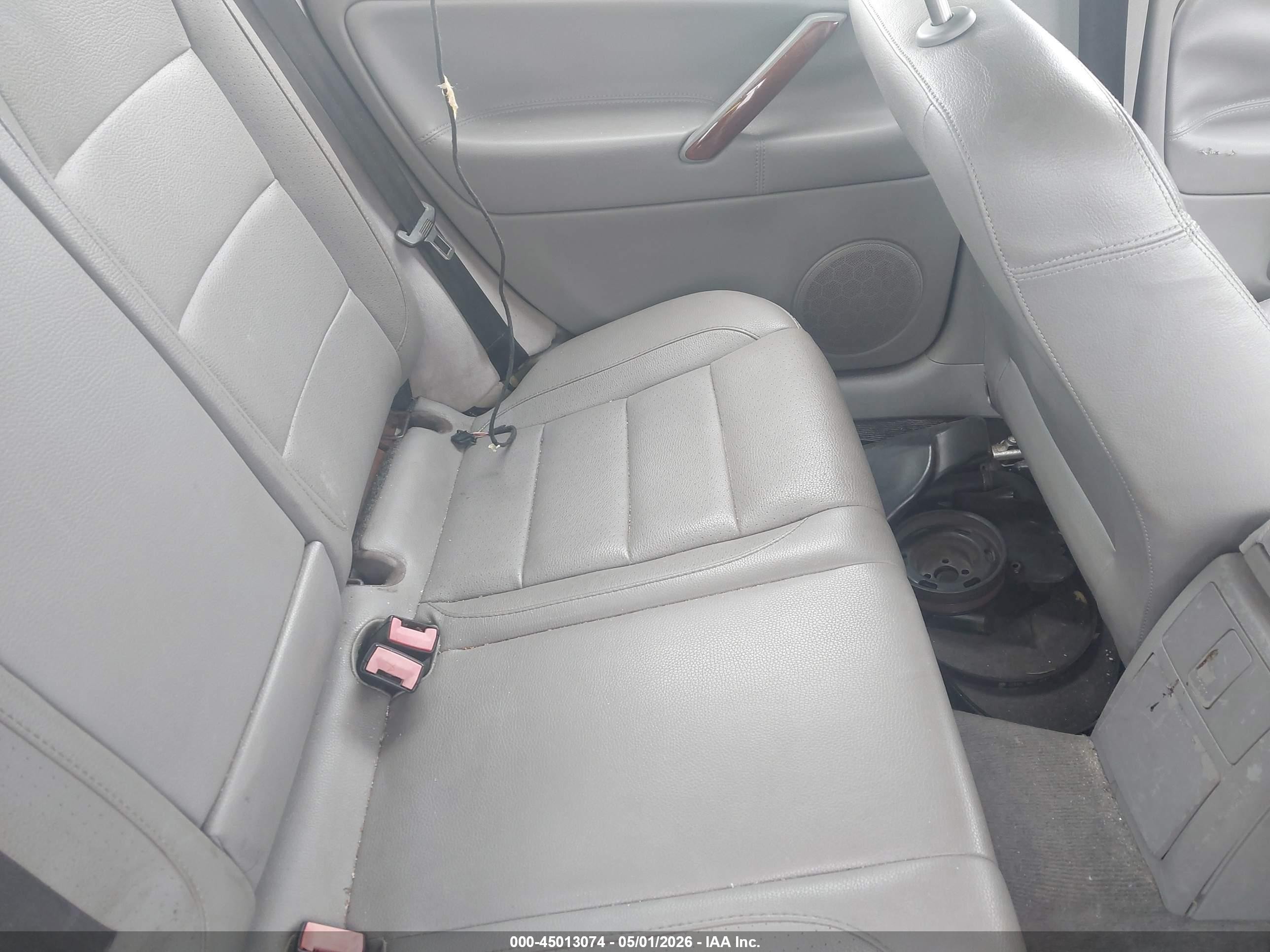 2004 Volkswagen Passat Gls Silver vin: WVWPD63B84P143570