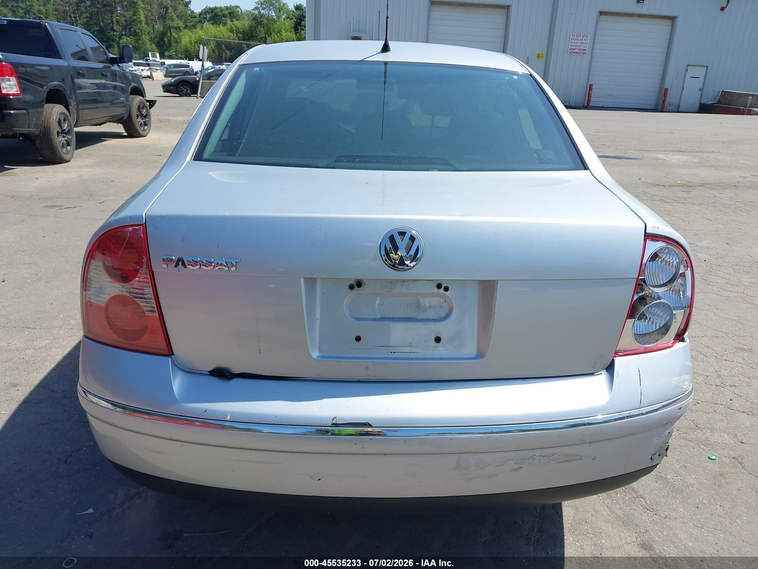 2003 Volkswagen Passat Gls Silver vin: WVWPD63BX3P437423