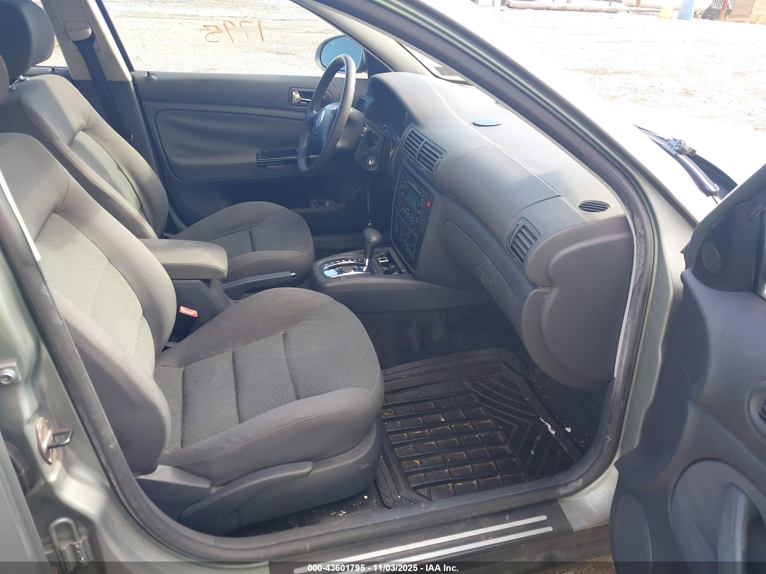 2004 Volkswagen Passat Gls Silver vin: WVWPD63BX4E233198