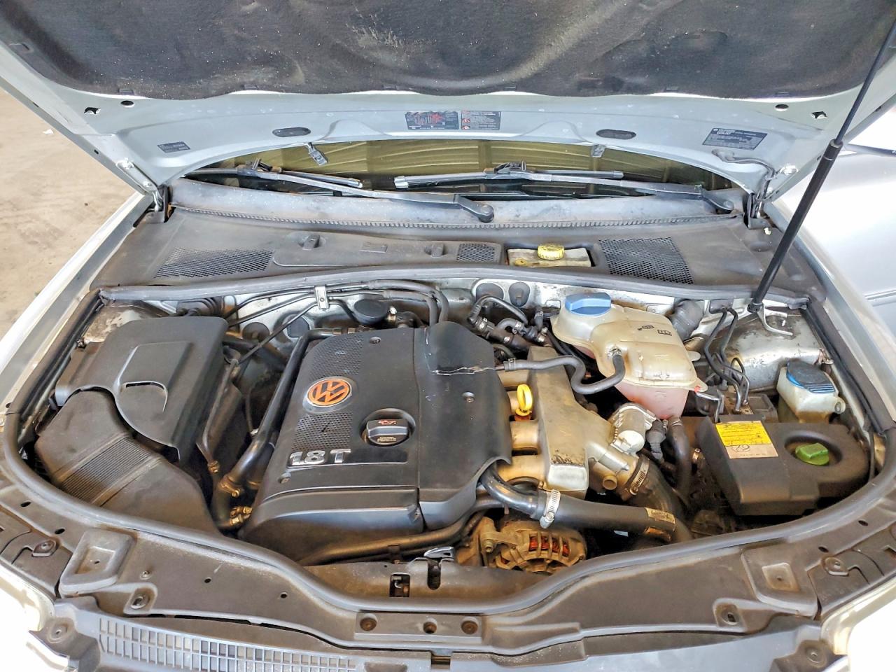 2004 Volkswagen Passat Gls Silver vin: WVWPD63BX4P143148