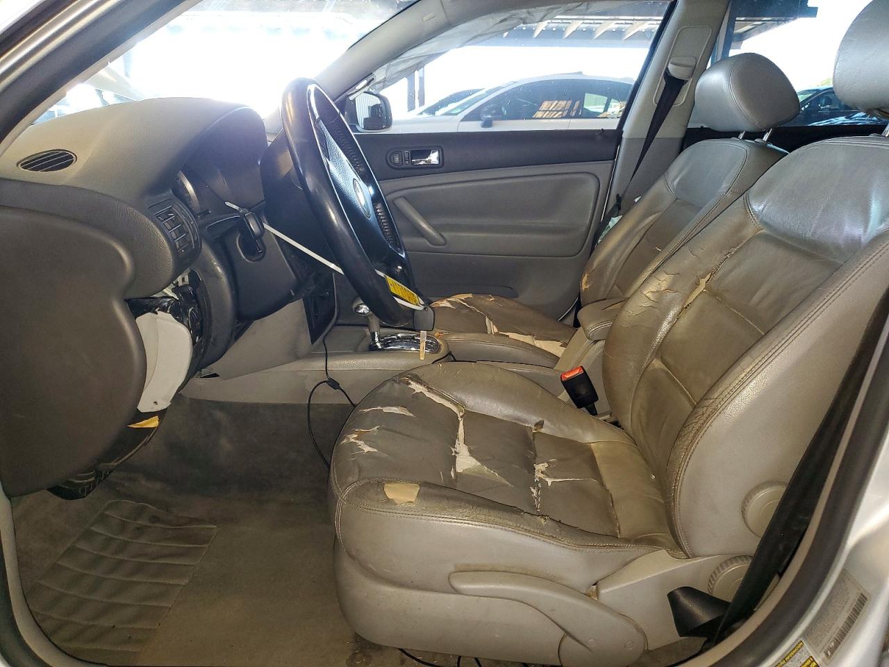 2004 Volkswagen Passat Gls Silver vin: WVWPD63BX4P143148