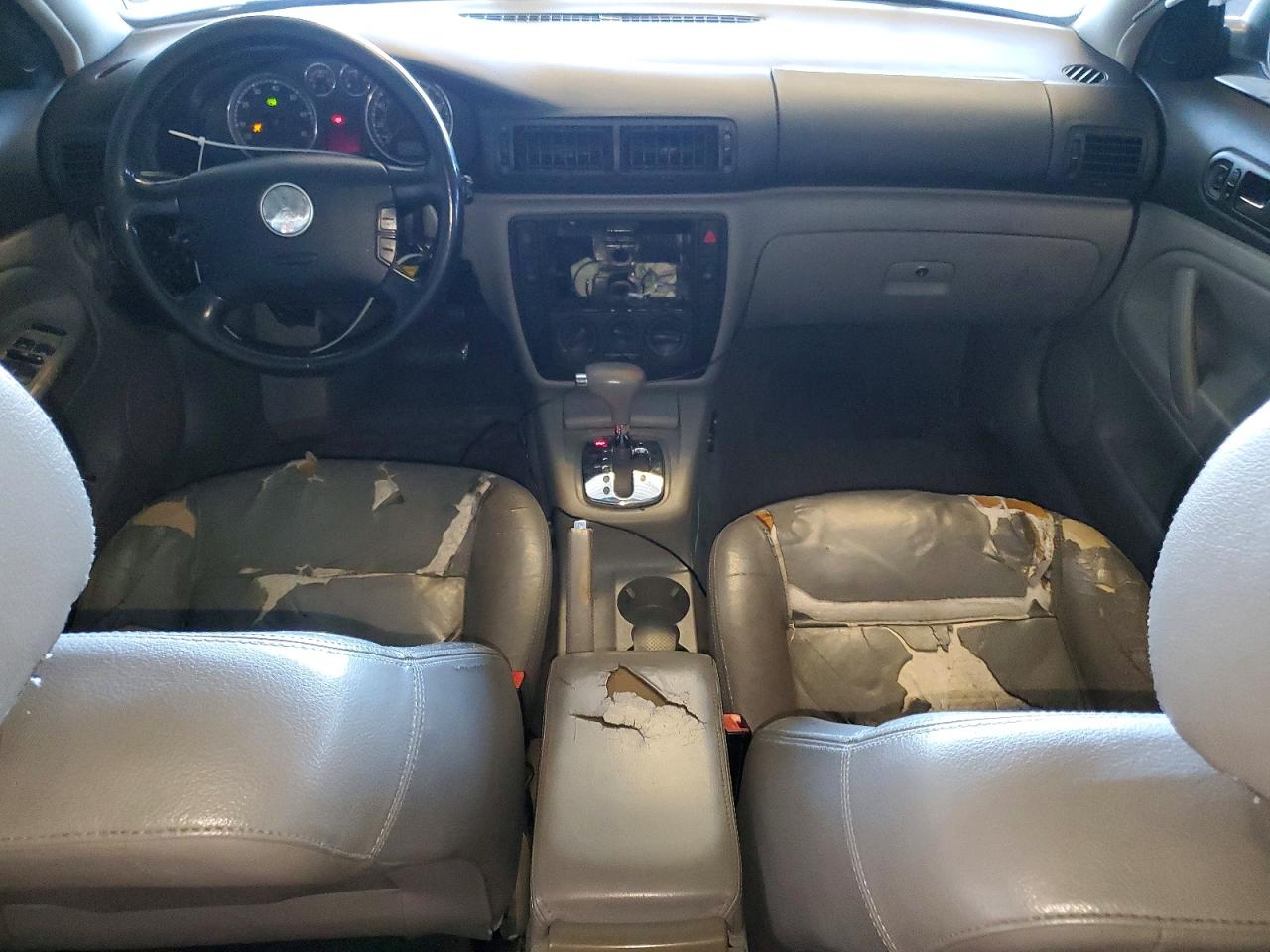 2004 Volkswagen Passat Gls Silver vin: WVWPD63BX4P143148