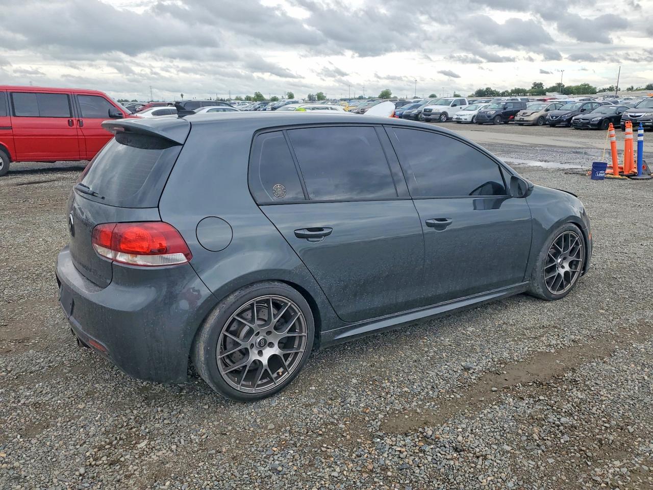 2013 Volkswagen Golf R Черный vin: WVWPF7AJ9DW116796