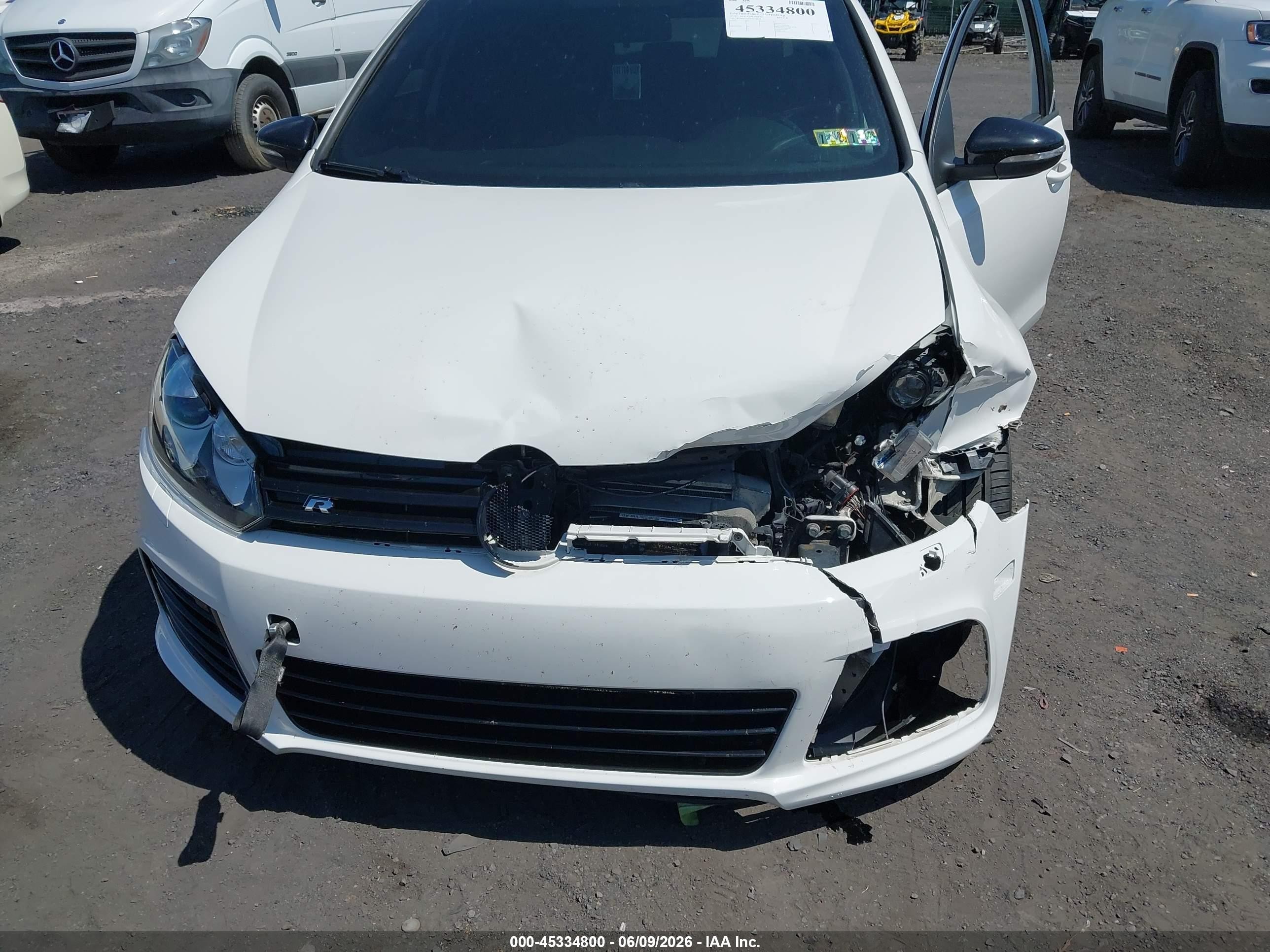 2012 Volkswagen Golf R 4-door White vin: WVWPF7AJXCW218929