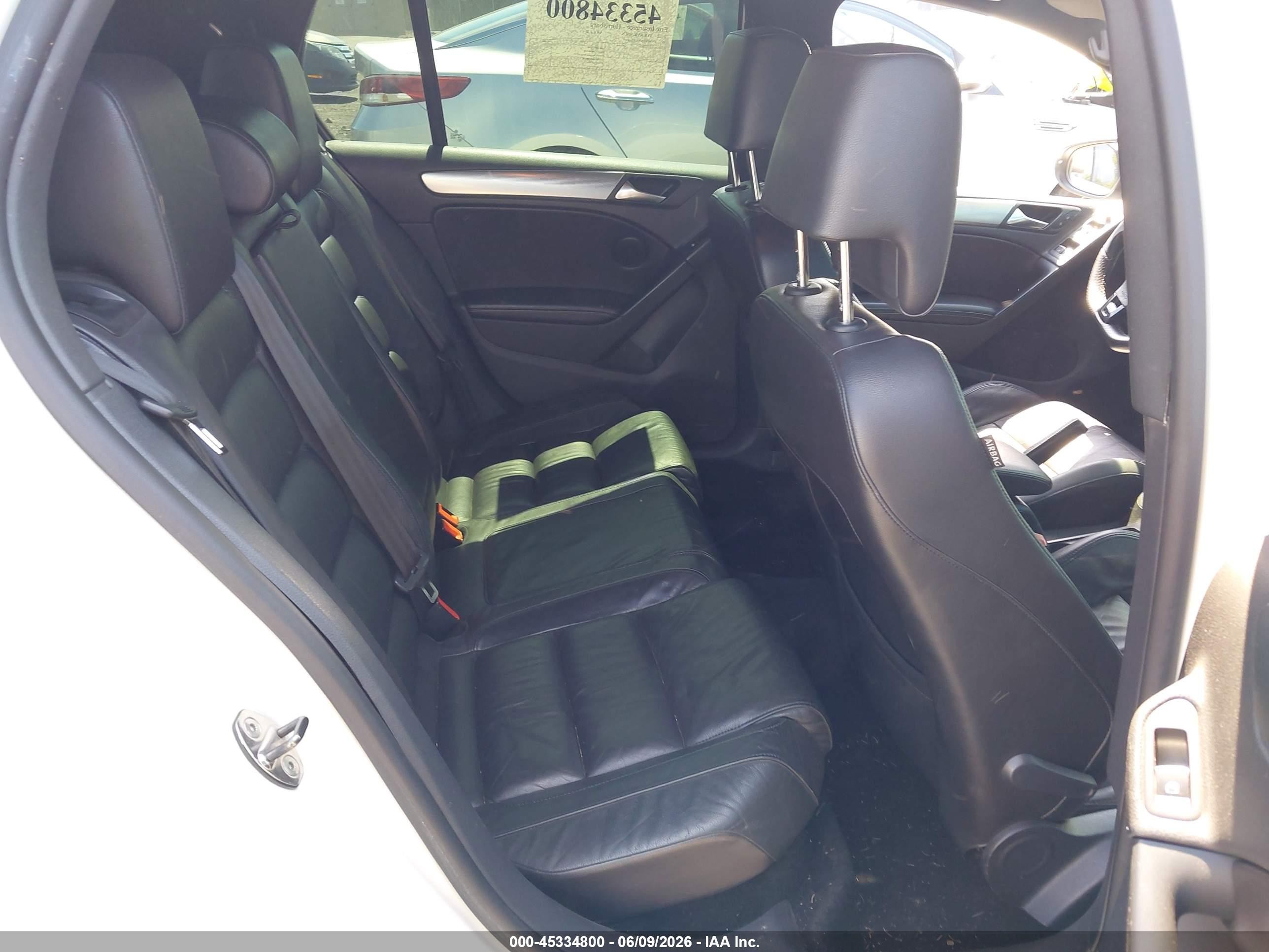 2012 Volkswagen Golf R 4-door White vin: WVWPF7AJXCW218929