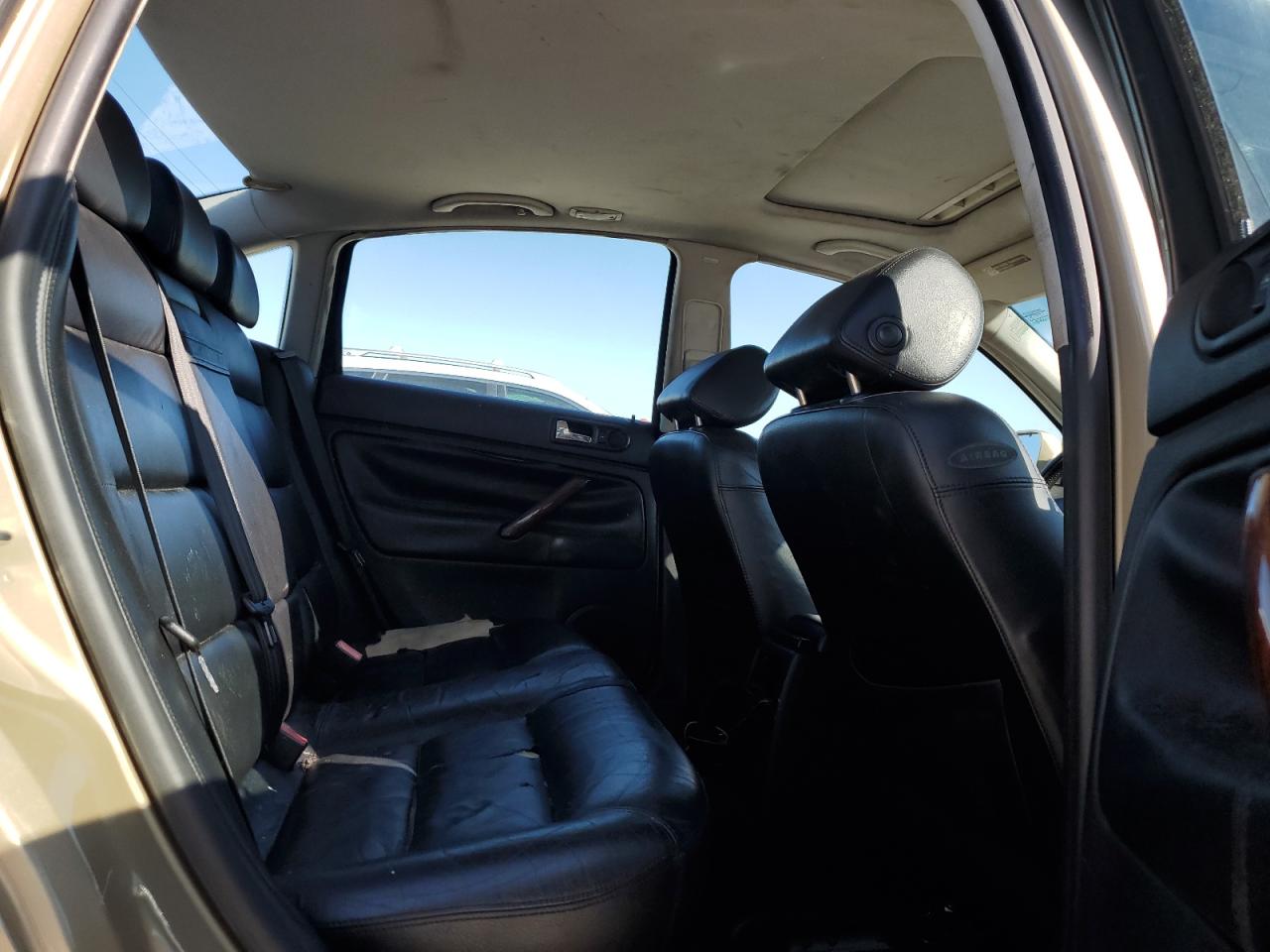 2001 Volkswagen Passat Gls Gold vin: WVWPH63B01P073031