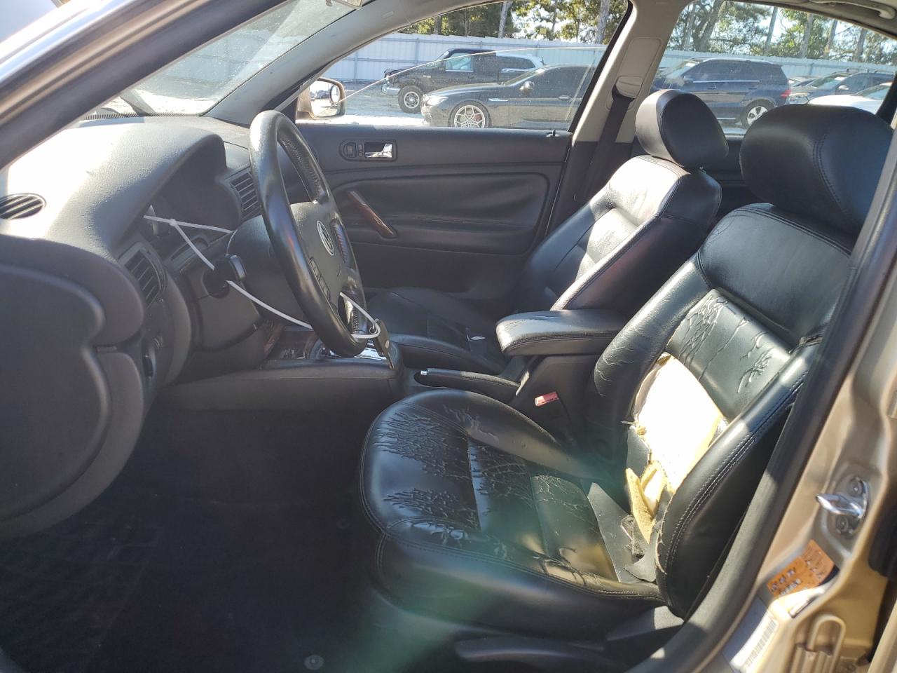 2001 Volkswagen Passat Gls Gold vin: WVWPH63B01P073031