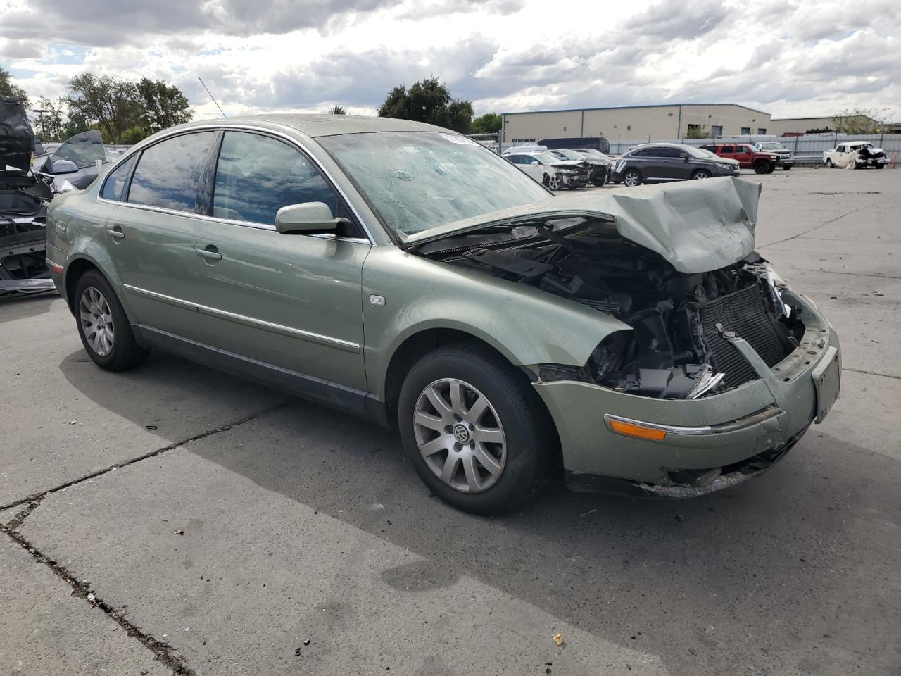 2001 Volkswagen Passat Gls Green vin: WVWPH63B71P072085