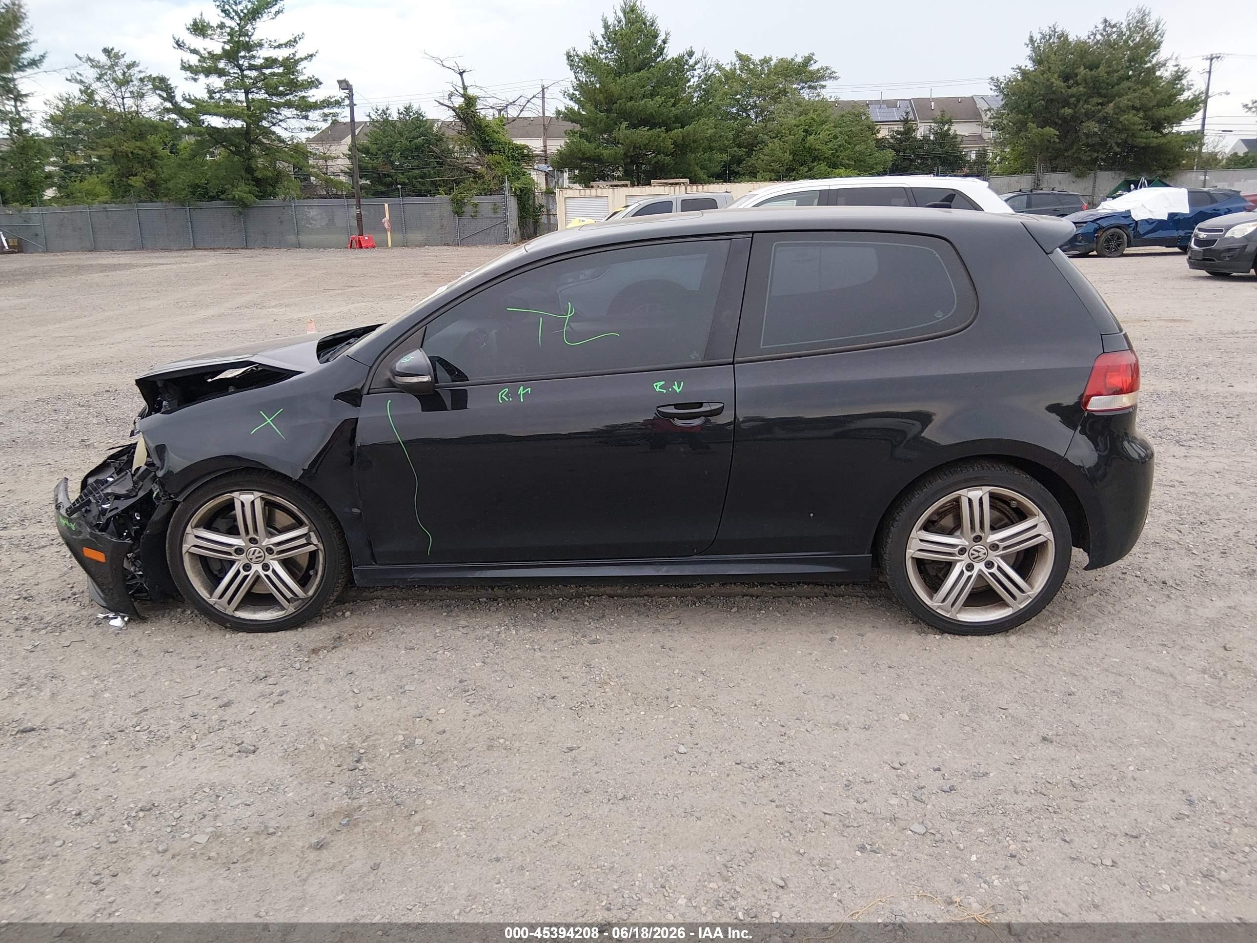 2013 Volkswagen Golf R 2-door Черный vin: WVWRF7AJ4DW061571