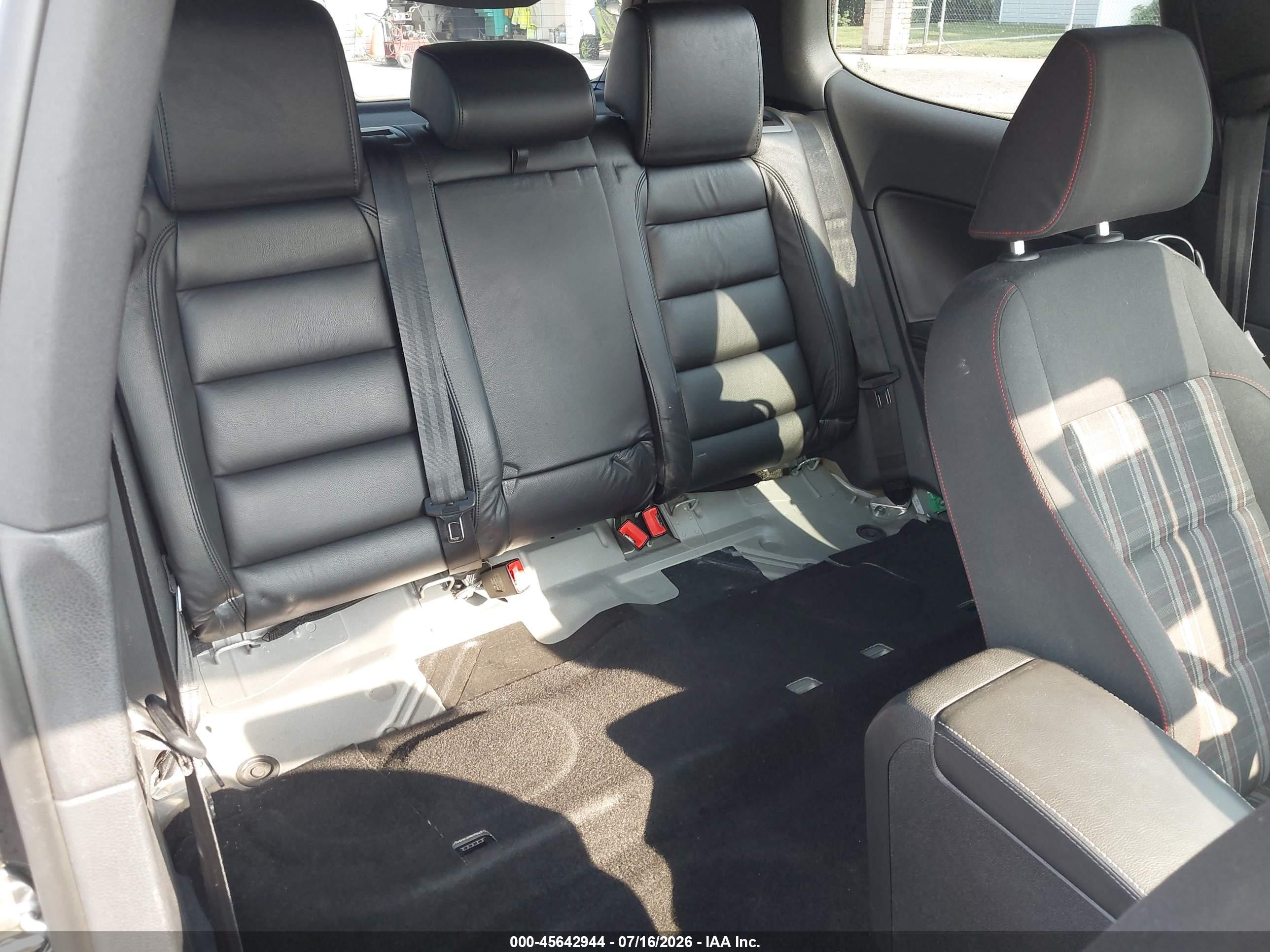 2013 Volkswagen Golf R 2-door Gray vin: WVWRF7AJ6DW067727