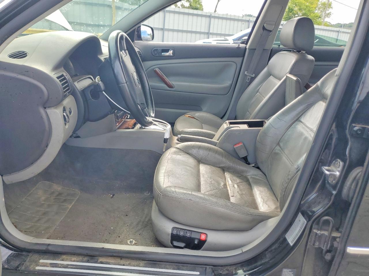 2002 Volkswagen Passat Glx Black vin: WVWRH63B02P433313