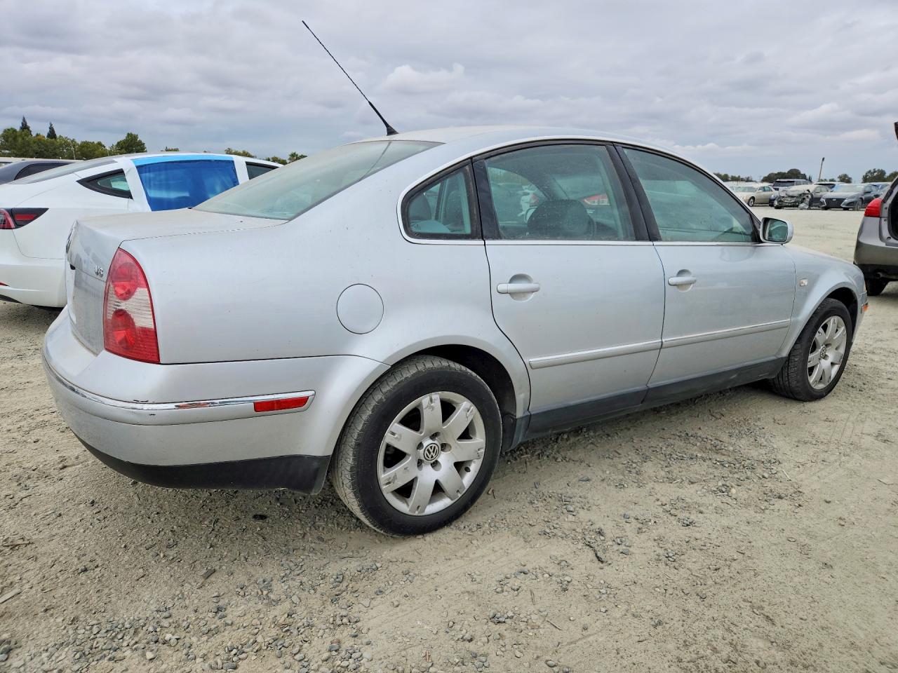 2003 Volkswagen Passat Glx Серебряный vin: WVWRH63B03P038324
