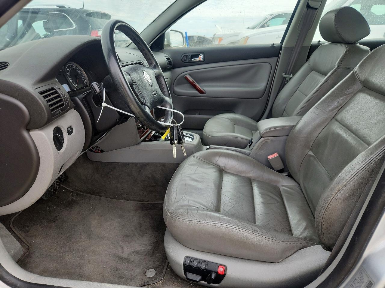 2003 Volkswagen Passat Glx Серебряный vin: WVWRH63B03P038324