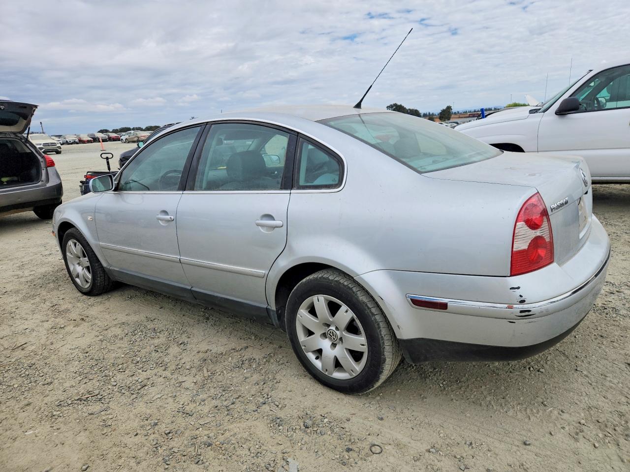 2003 Volkswagen Passat Glx Серебряный vin: WVWRH63B03P038324