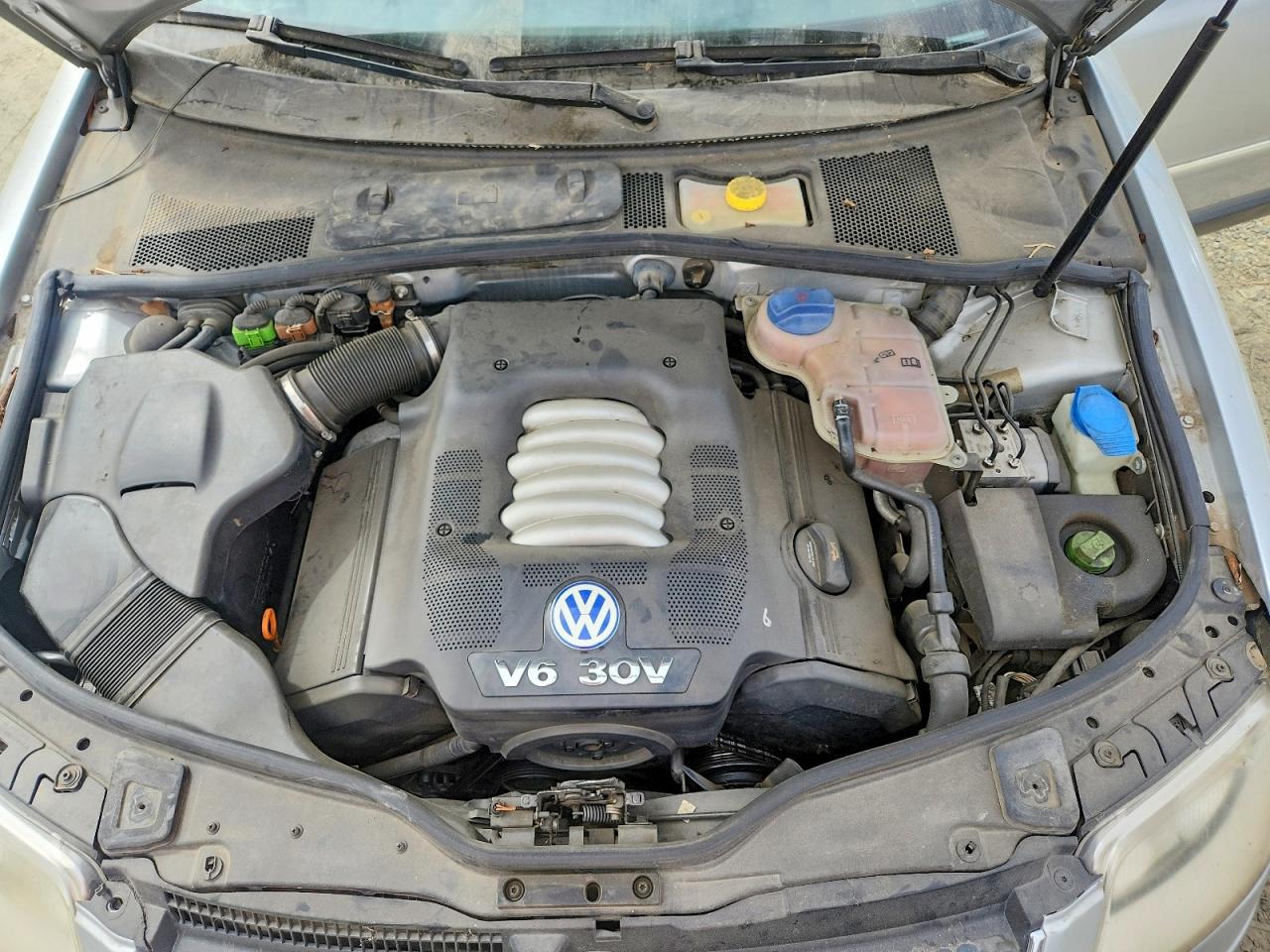 2003 Volkswagen Passat Glx Серебряный vin: WVWRH63B03P038324