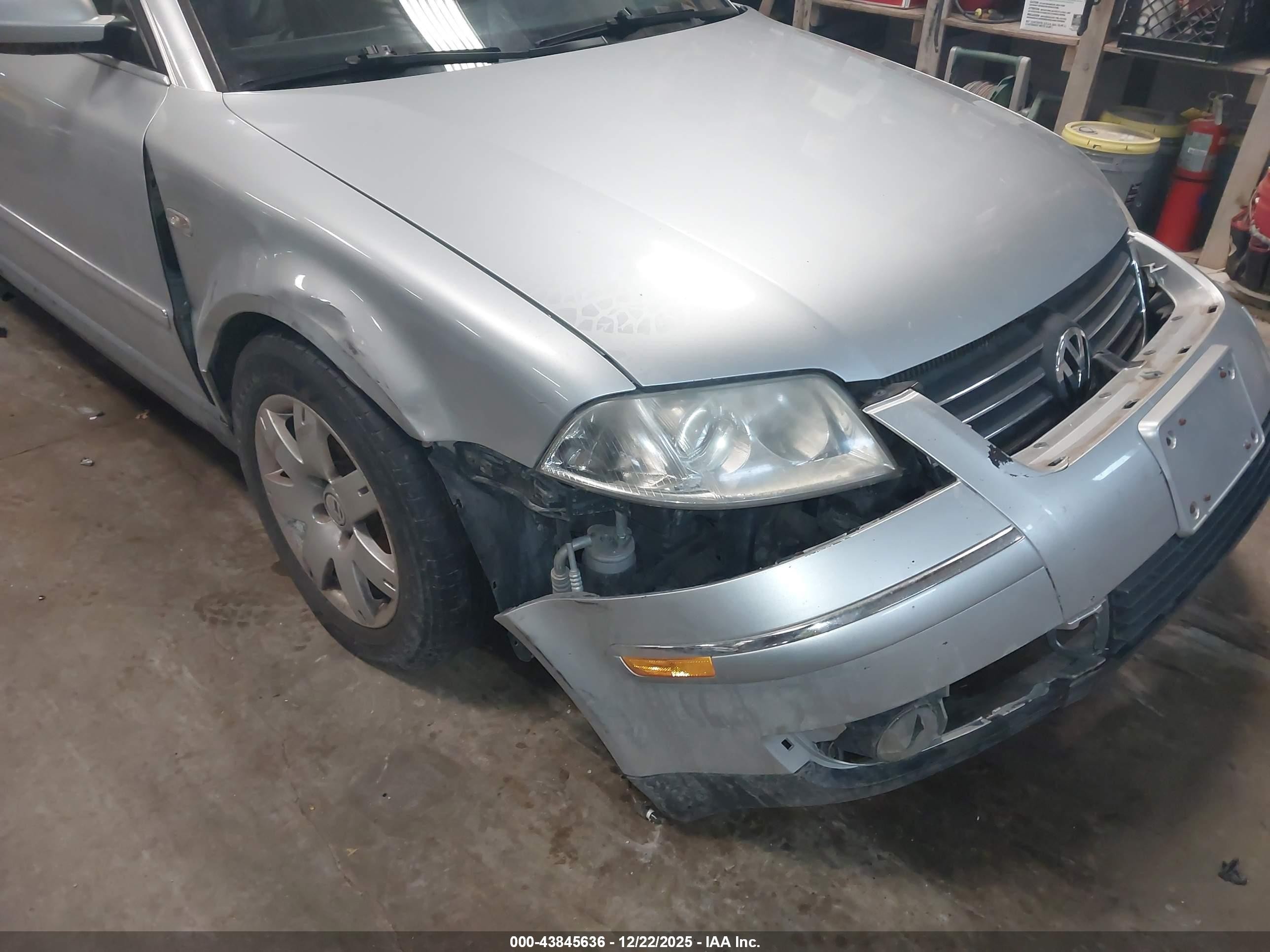 2002 Volkswagen Passat Glx Gray vin: WVWRH63B22P449366