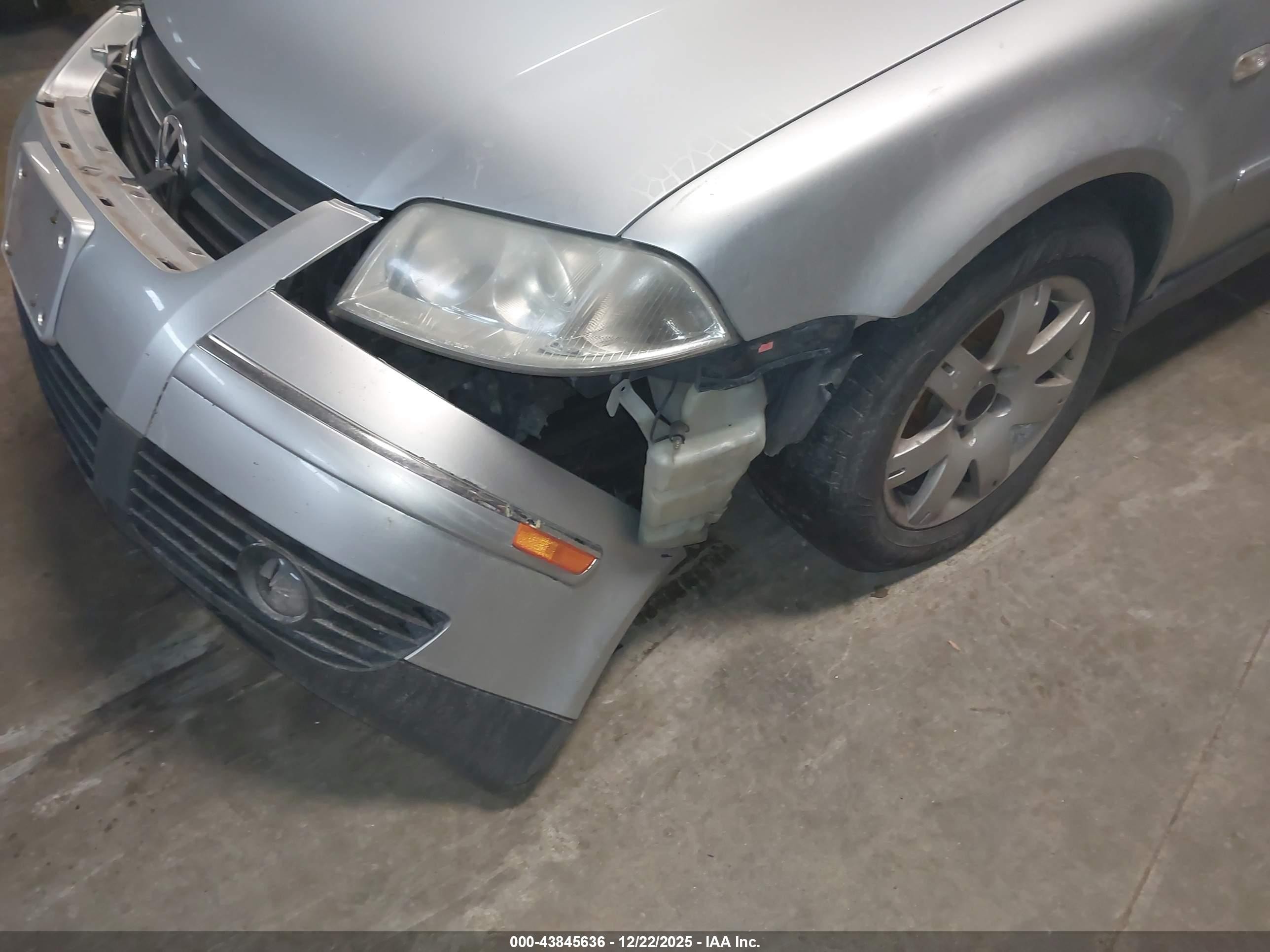 2002 Volkswagen Passat Glx Gray vin: WVWRH63B22P449366