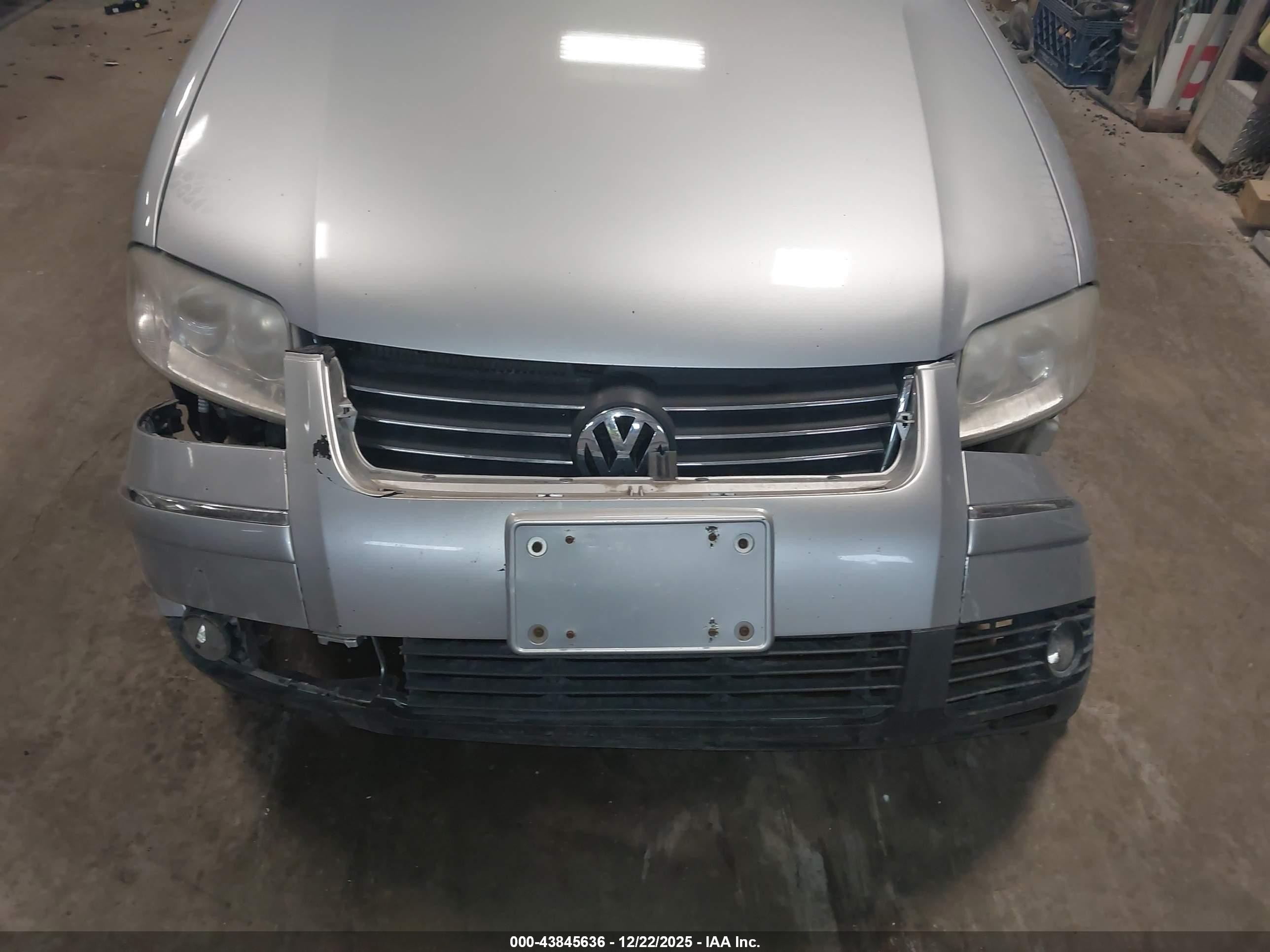 2002 Volkswagen Passat Glx Gray vin: WVWRH63B22P449366