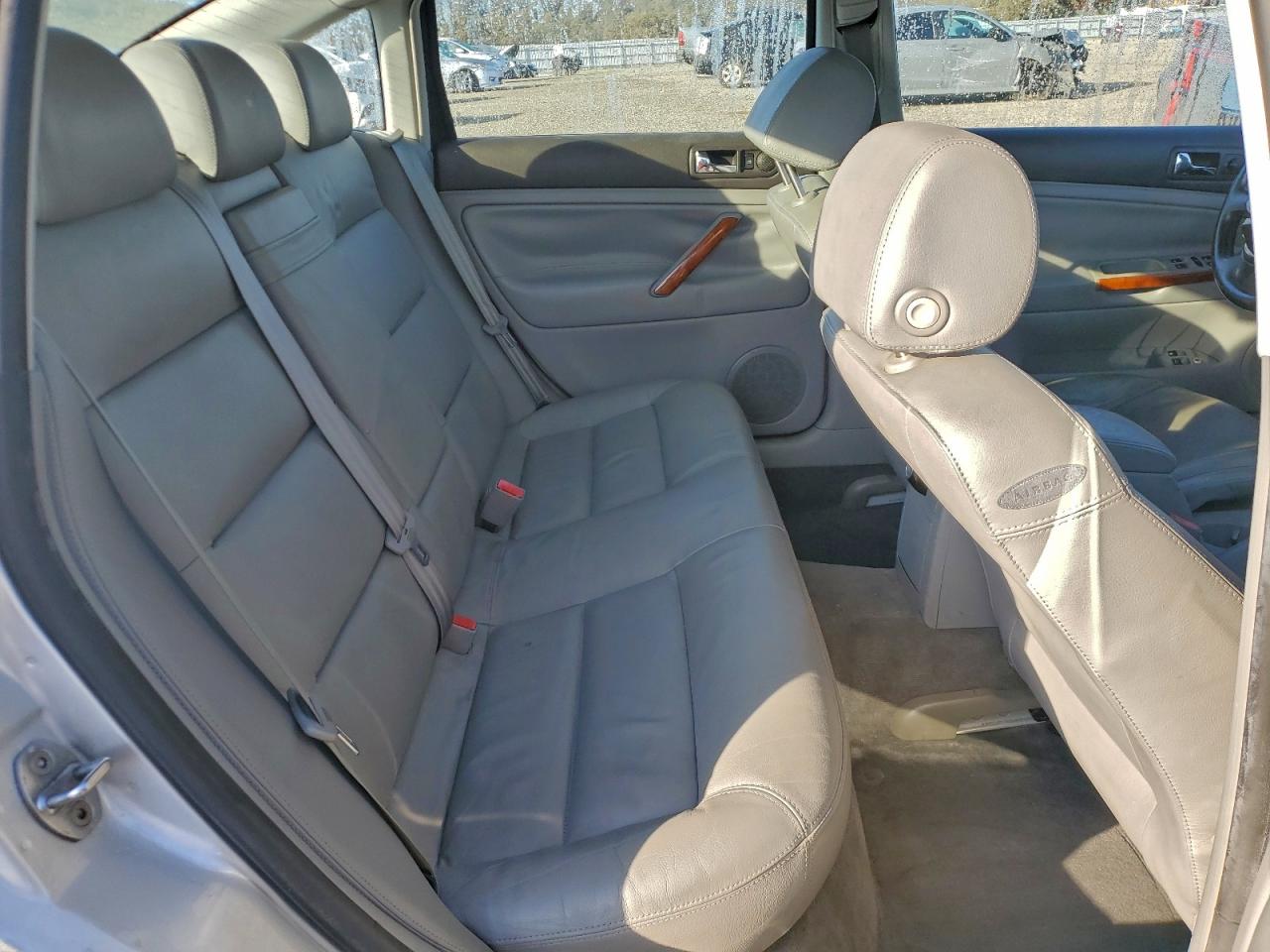 2001 Volkswagen Passat Glx Silver vin: WVWRH63B31E145554