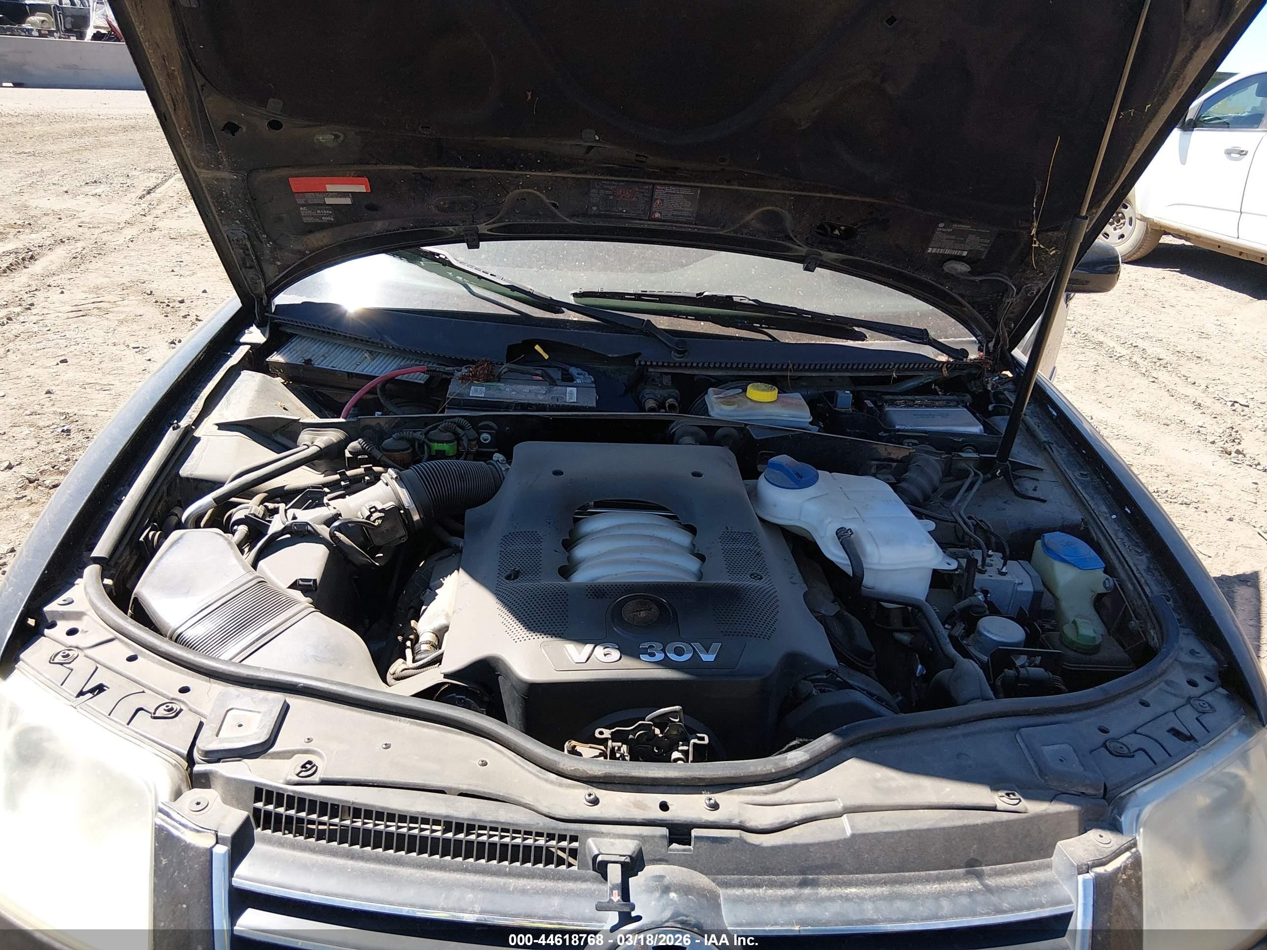 2002 Volkswagen Passat Glx Black vin: WVWRH63B32PO63300