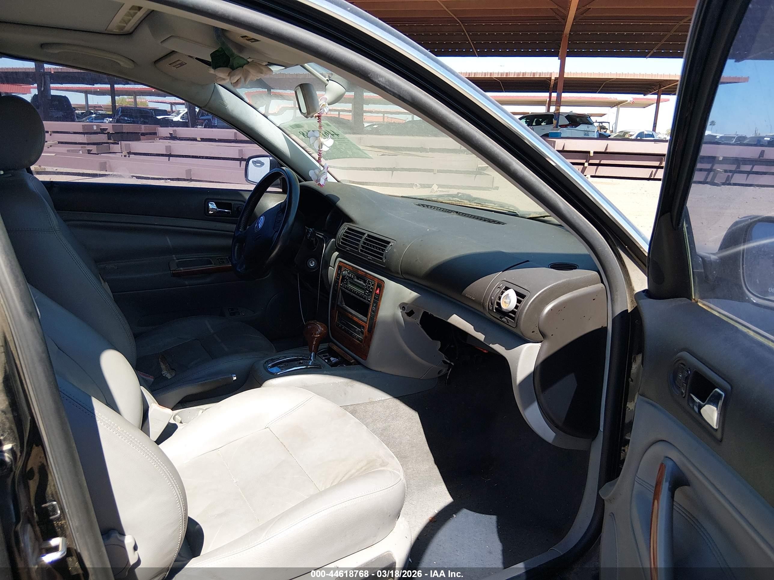 2002 Volkswagen Passat Glx Black vin: WVWRH63B32PO63300