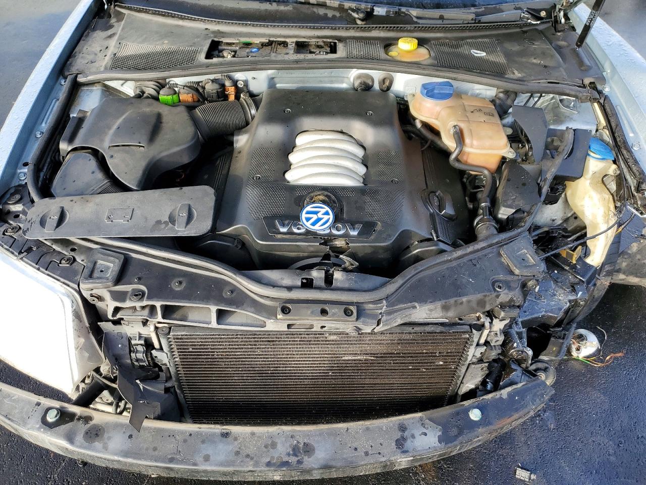 2001 Volkswagen Passat Glx Blue vin: WVWRH63B41P284113