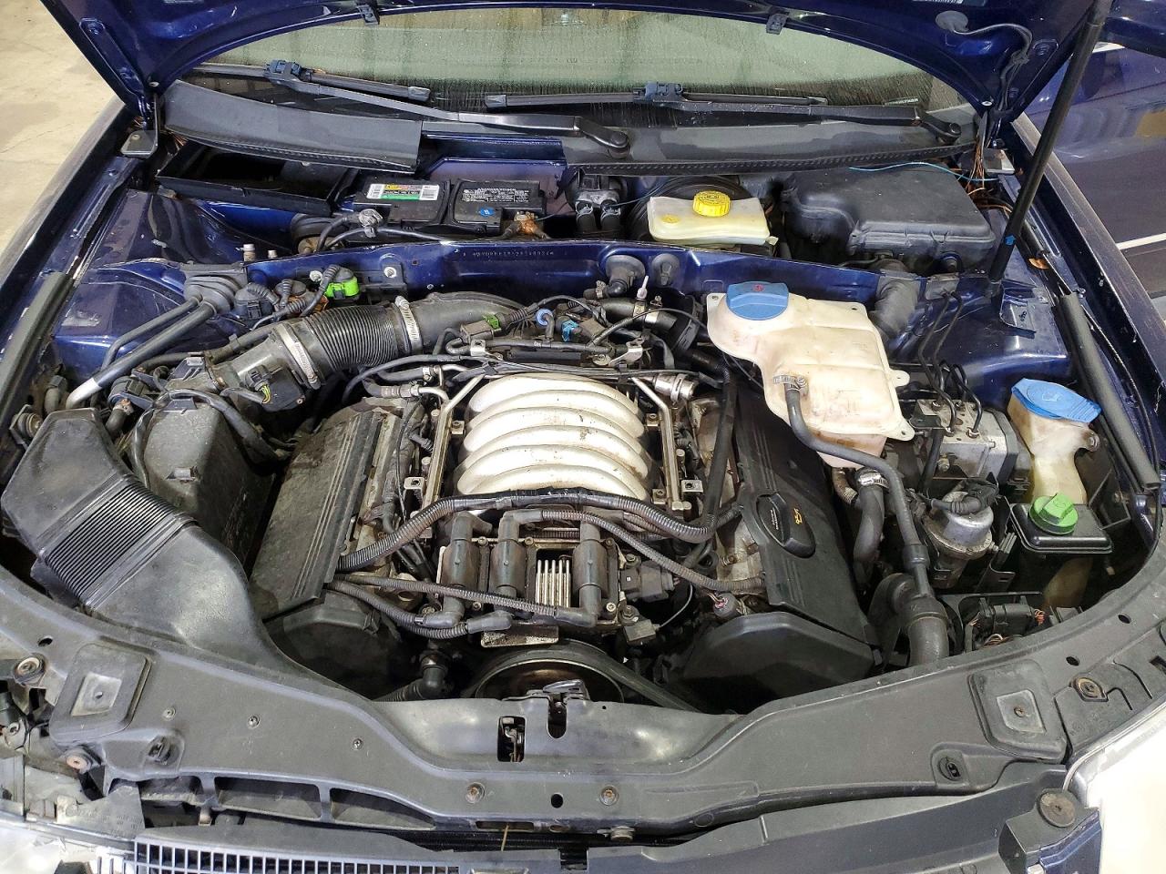 2002 Volkswagen Passat Glx Blue vin: WVWRH63B52P340934