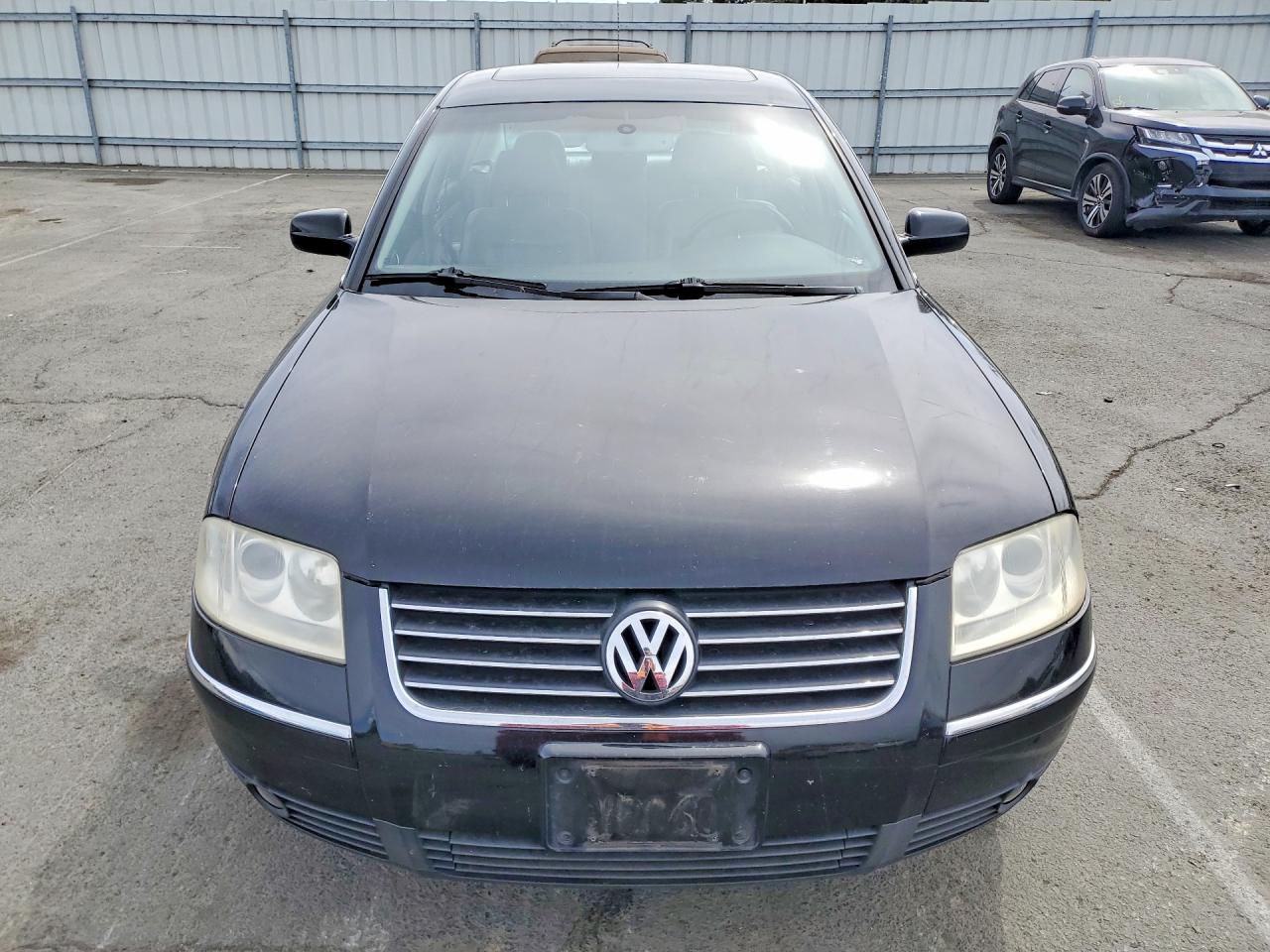 2003 Volkswagen Passat Glx Черный vin: WVWRH63B93P035843