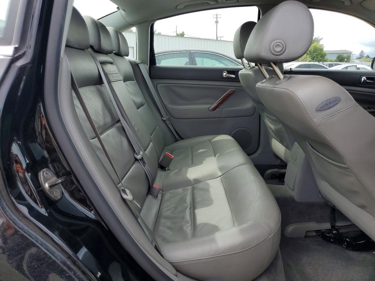 2003 Volkswagen Passat Glx Черный vin: WVWRH63B93P035843