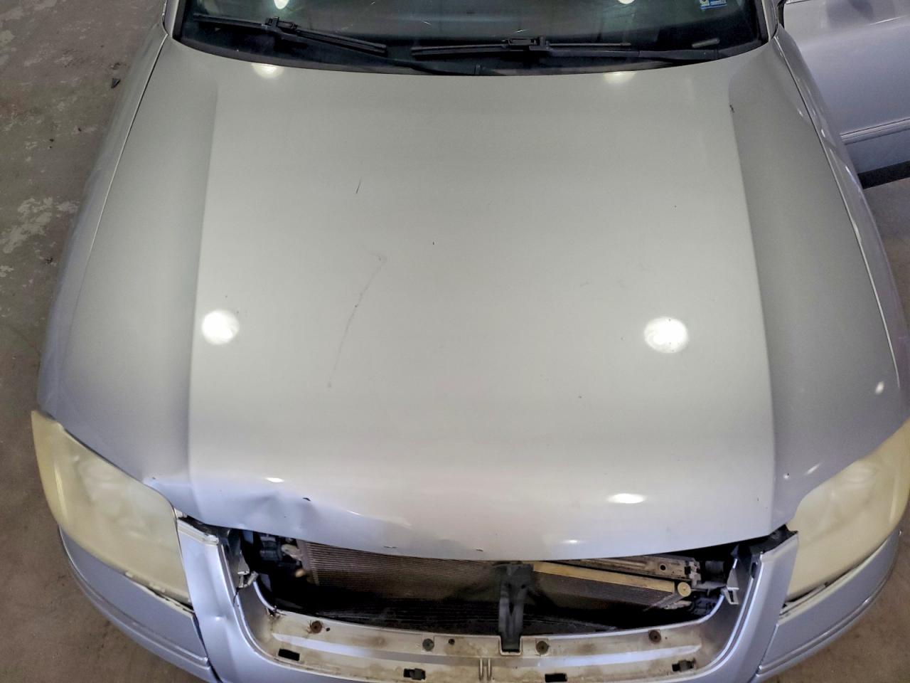 2004 Volkswagen Facade Silver vin: WVWRU63BX5P028270