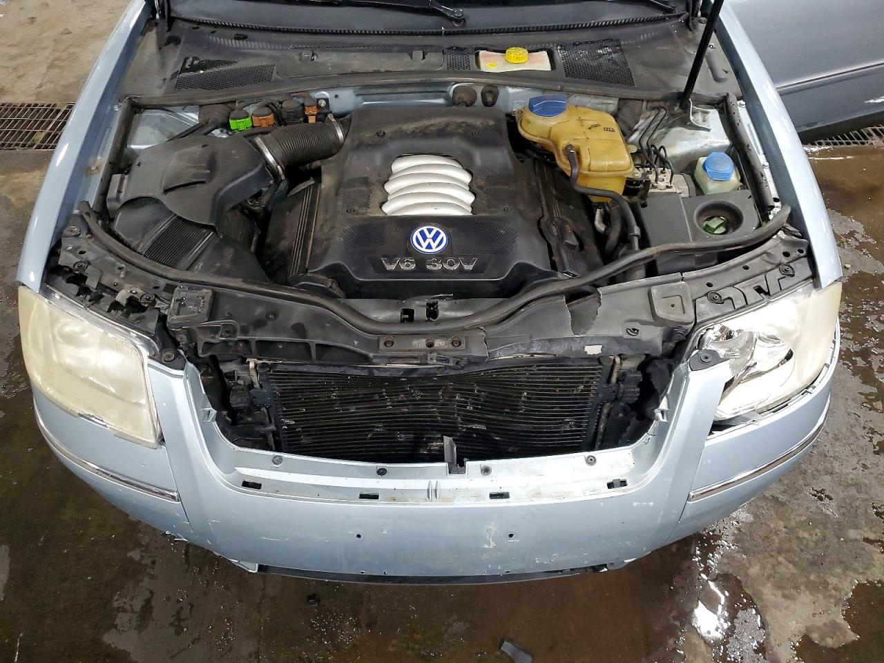 2002 Volkswagen Passat Glx 4motion Blue vin: WVWTH63B12P231571