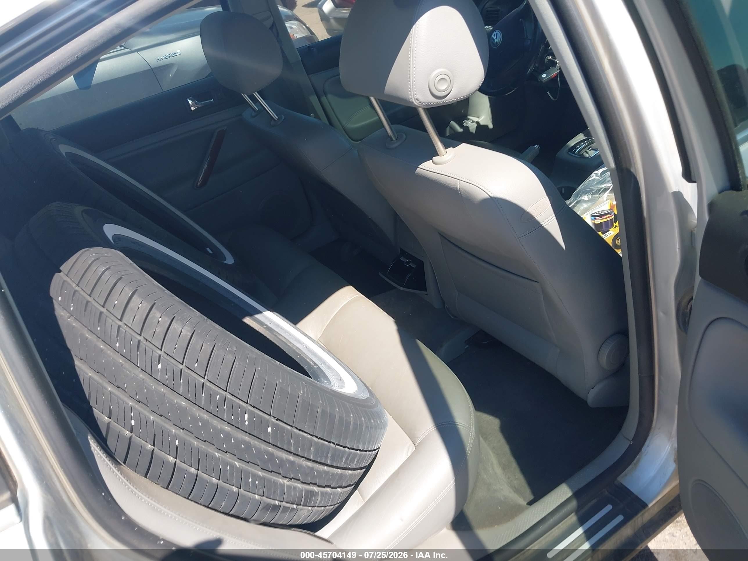 2003 Volkswagen Passat Glx Silver vin: WVWTH63B33P391226