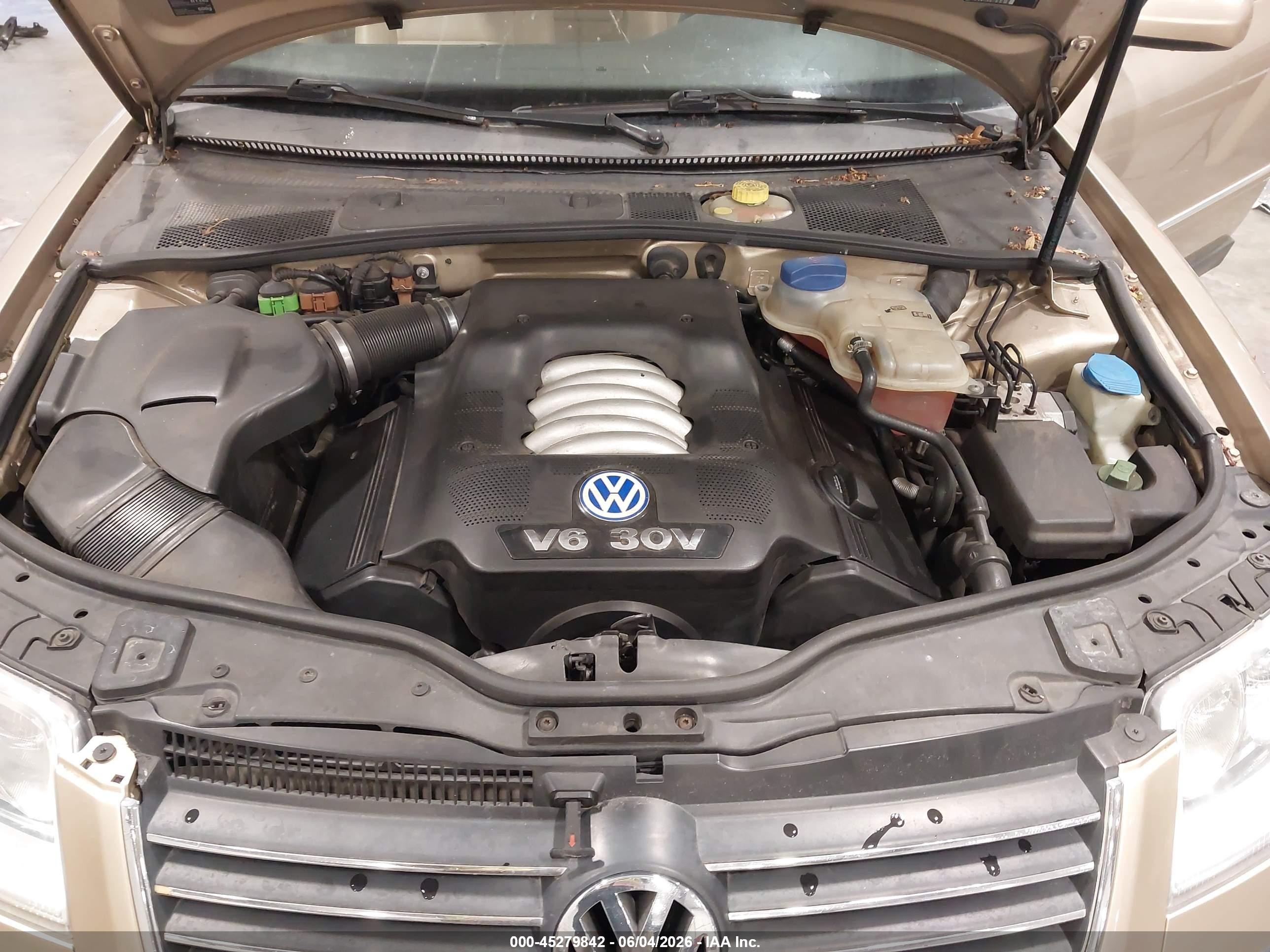 2001 Volkswagen Passat Glx Gold vin: WVWTH63B51P294316