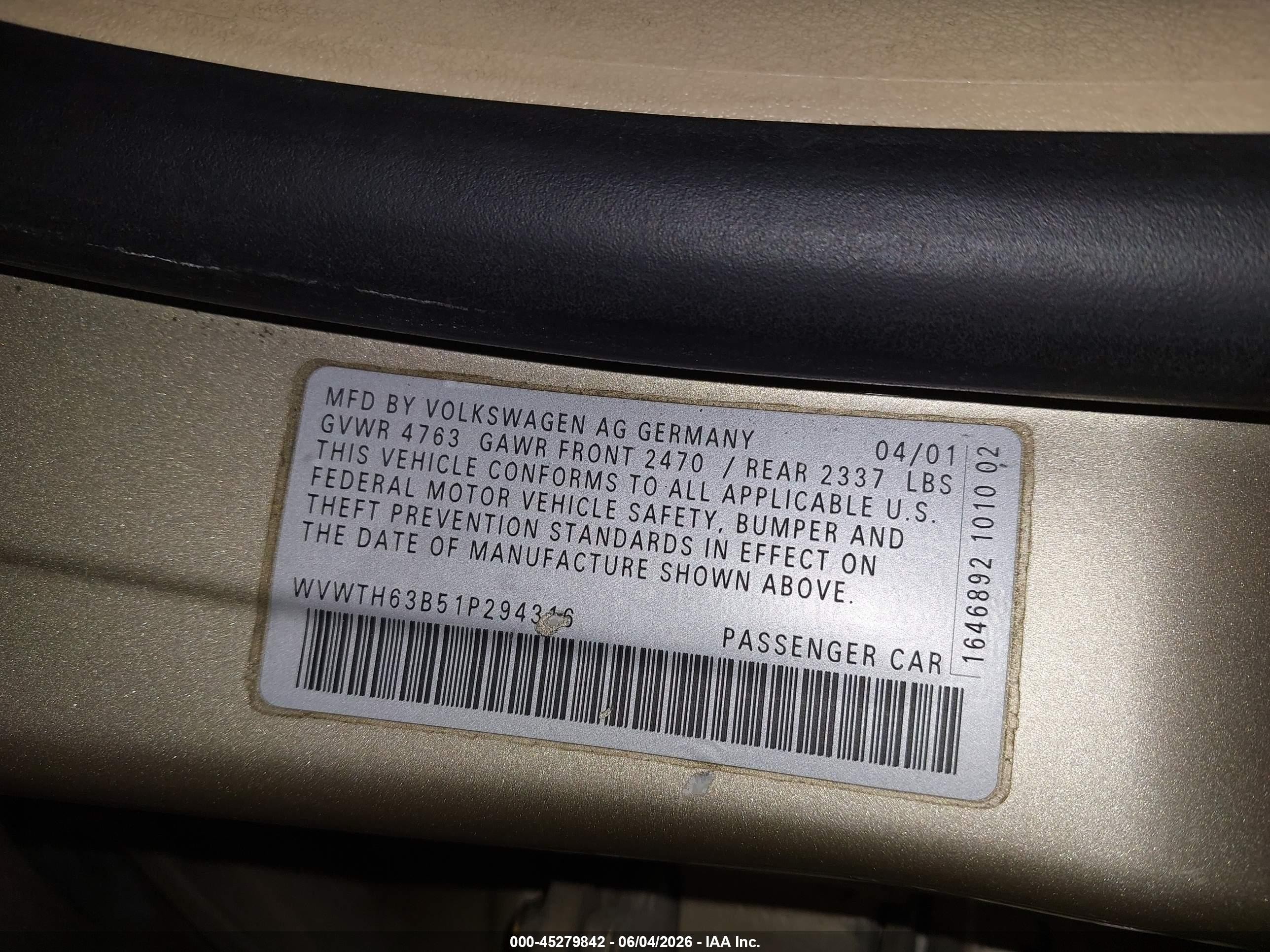 2001 Volkswagen Passat Glx Gold vin: WVWTH63B51P294316