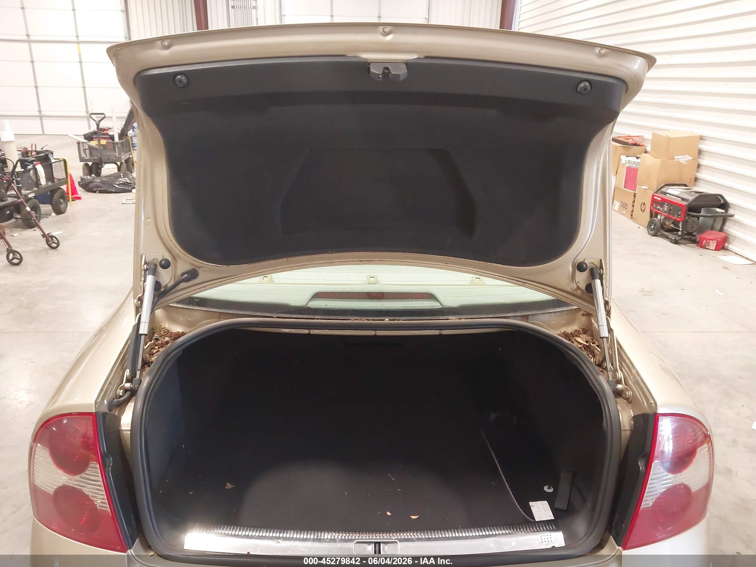2001 Volkswagen Passat Glx Gold vin: WVWTH63B51P294316