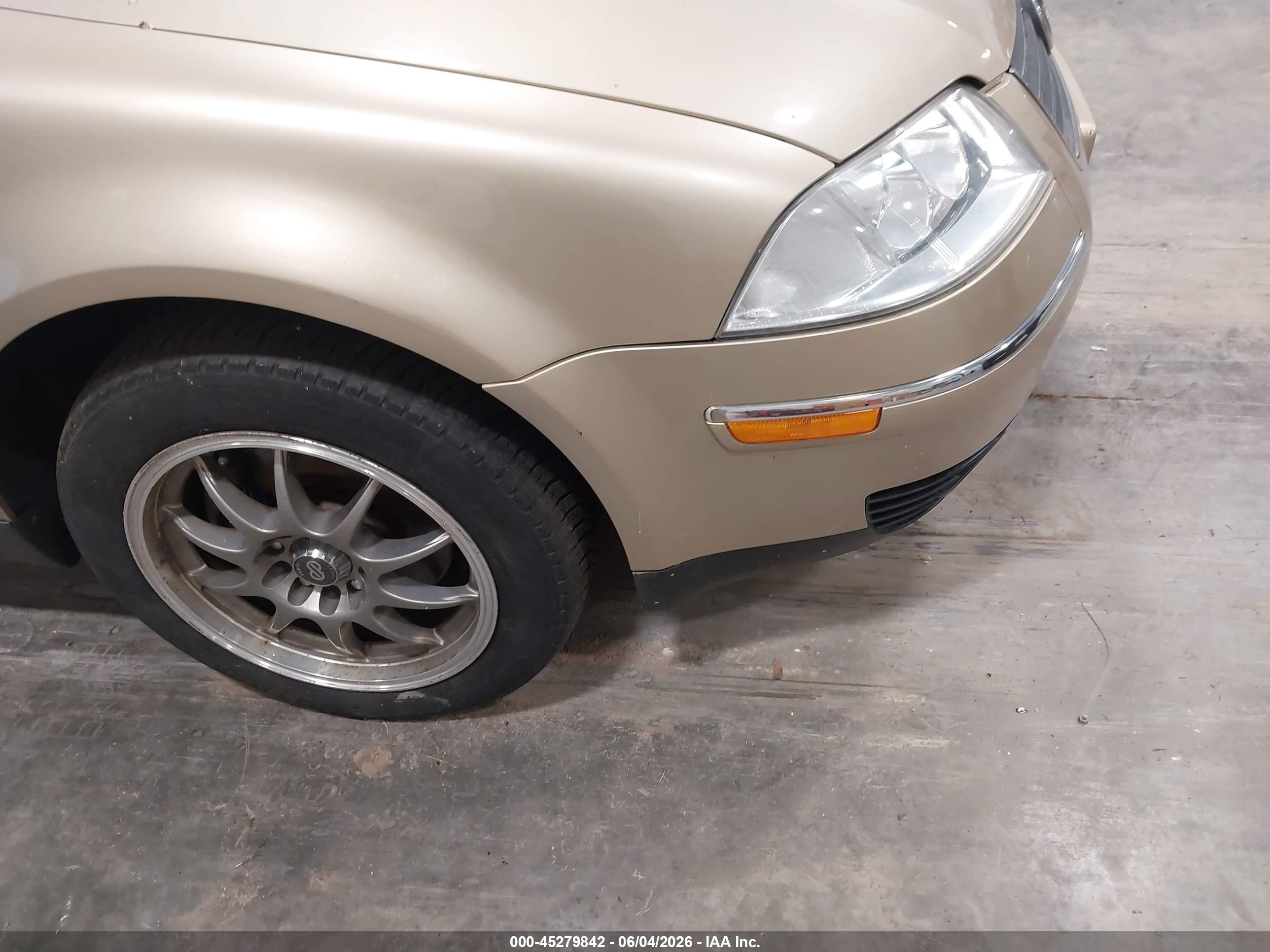 2001 Volkswagen Passat Glx Gold vin: WVWTH63B51P294316