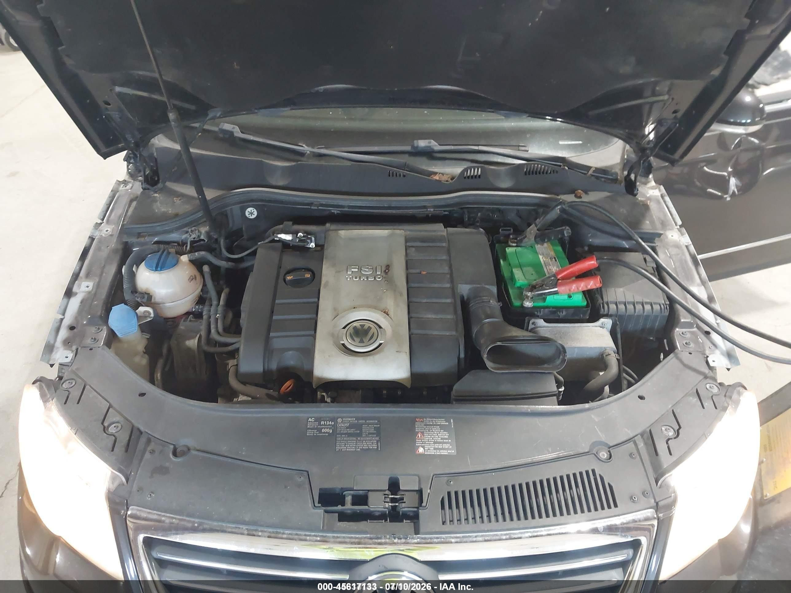 2008 Volkswagen Passat Lux Gray vin: WVWTK73C28E010517
