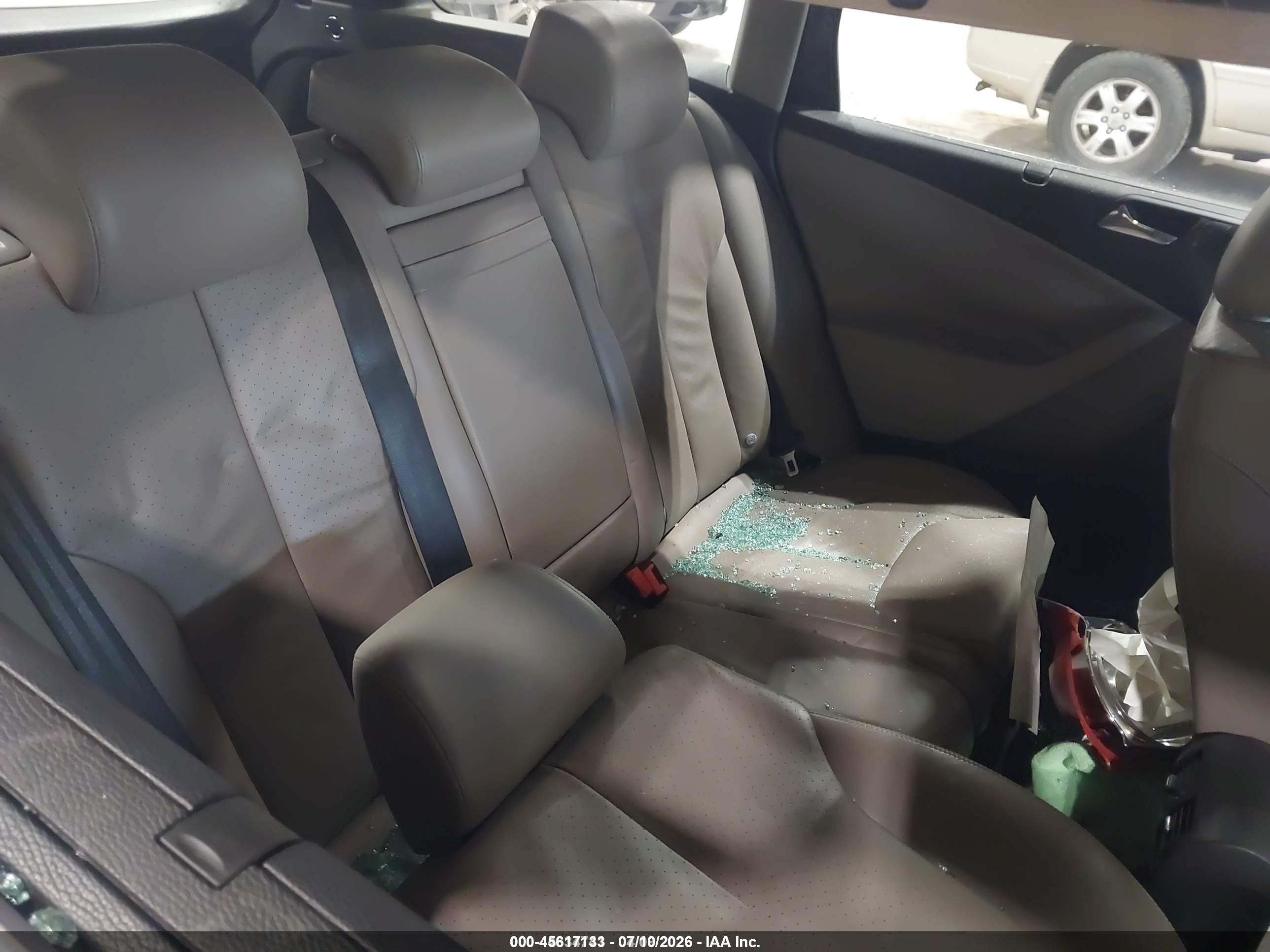 2008 Volkswagen Passat Lux Gray vin: WVWTK73C28E010517