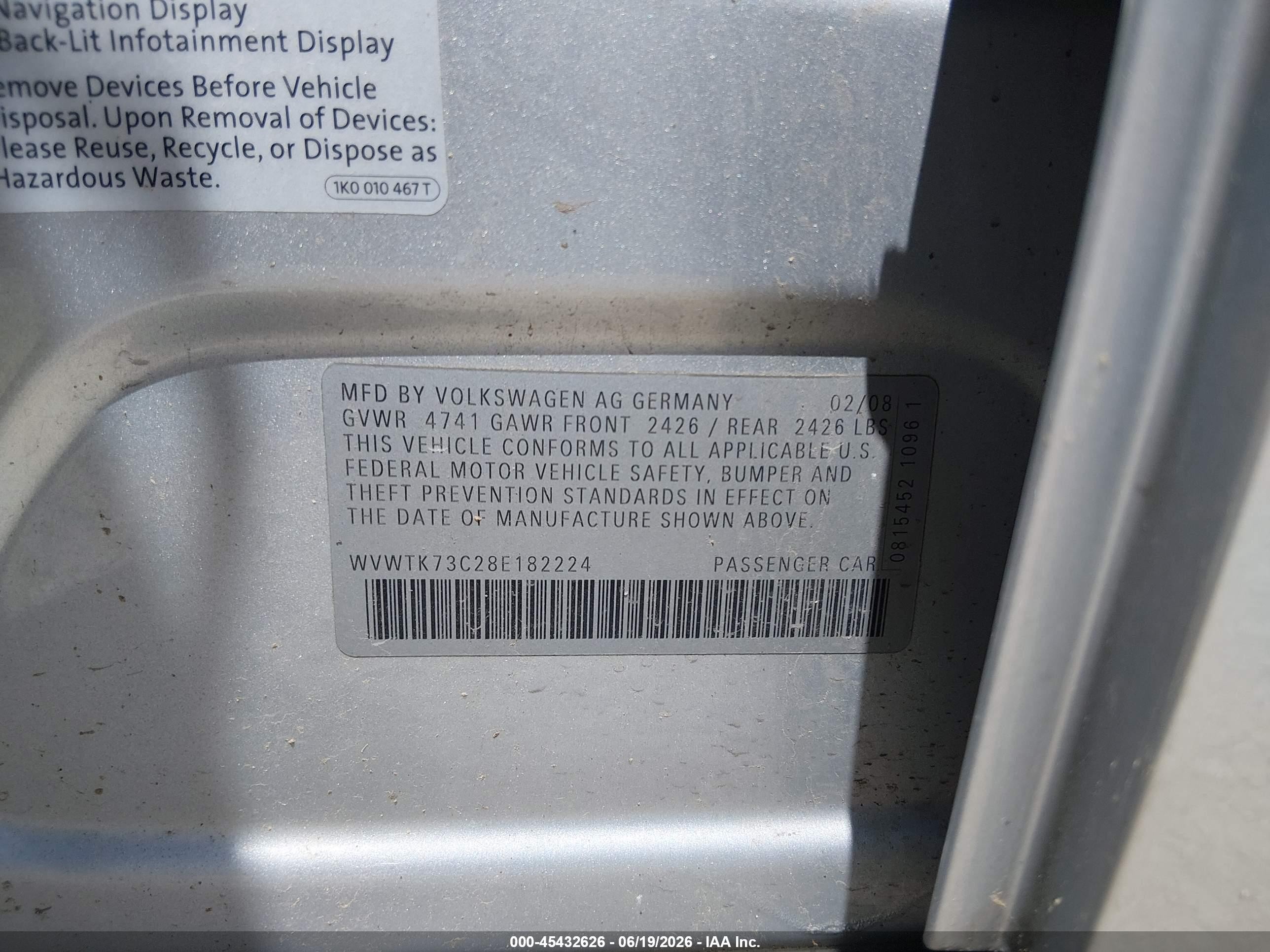 2008 Volkswagen Passat Lux Silver vin: WVWTK73C28E182224