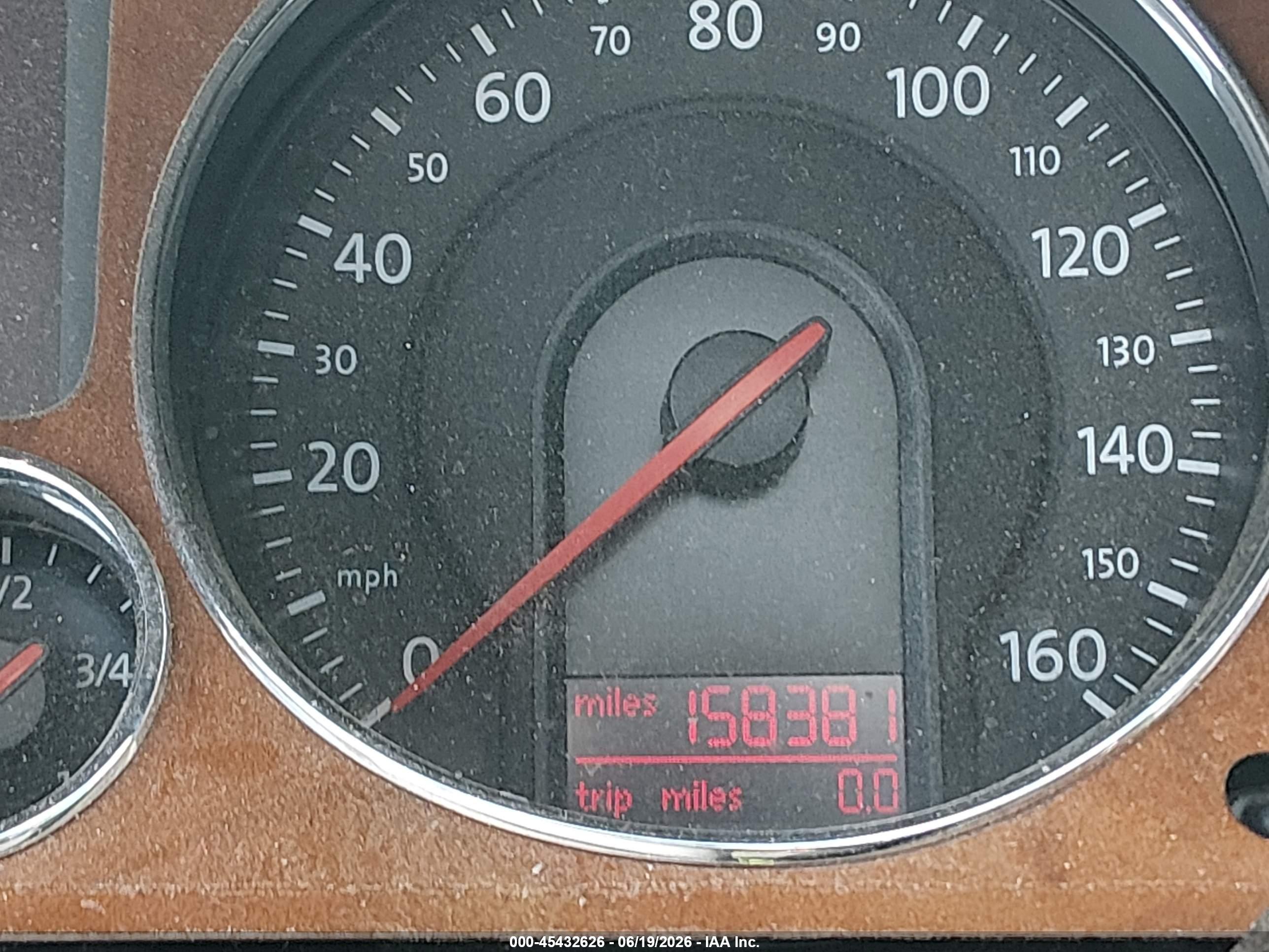 2008 Volkswagen Passat Lux Silver vin: WVWTK73C28E182224