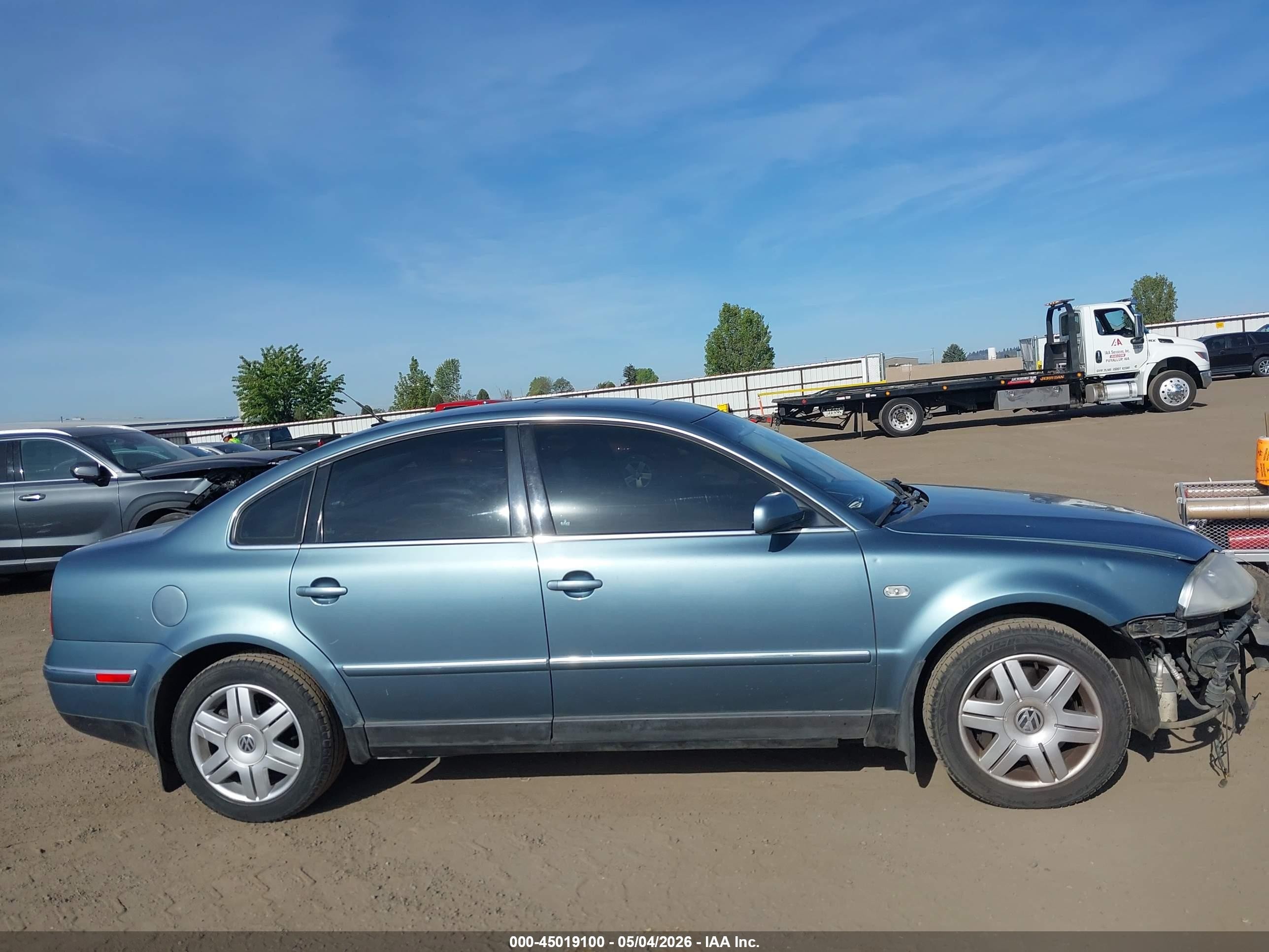 2002 Volkswagen Passat W8 Blue vin: WVWUK63BX2P345588