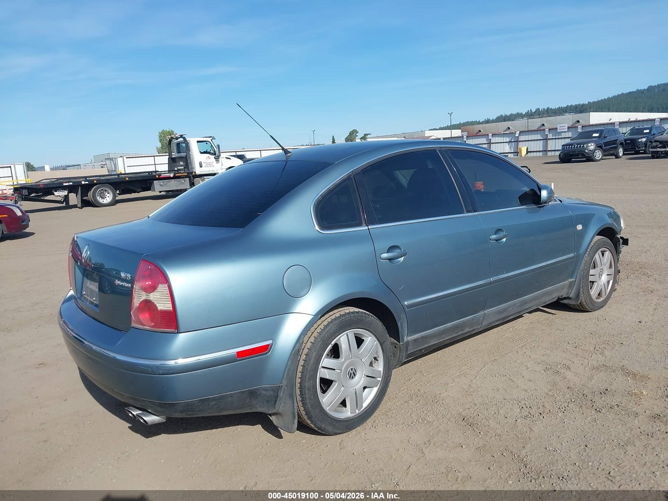 2002 Volkswagen Passat W8 Blue vin: WVWUK63BX2P345588