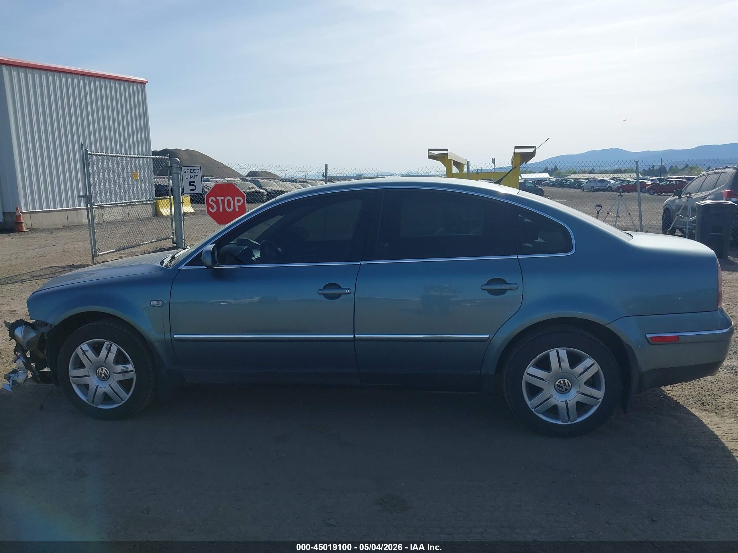 2002 Volkswagen Passat W8 Blue vin: WVWUK63BX2P345588