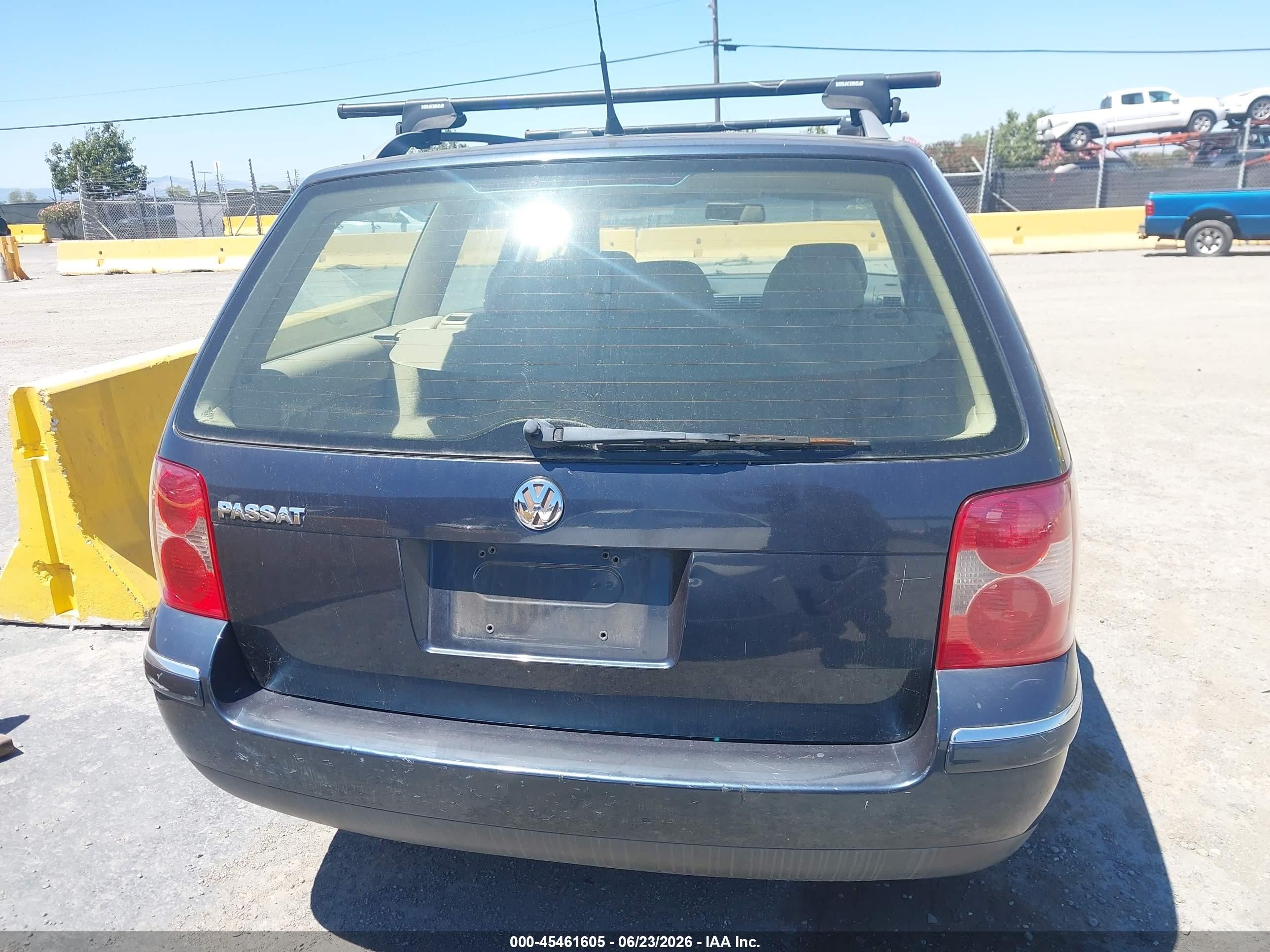 2004 Volkswagen Passat Gls Dark Blue vin: WVWVD63B04E294082