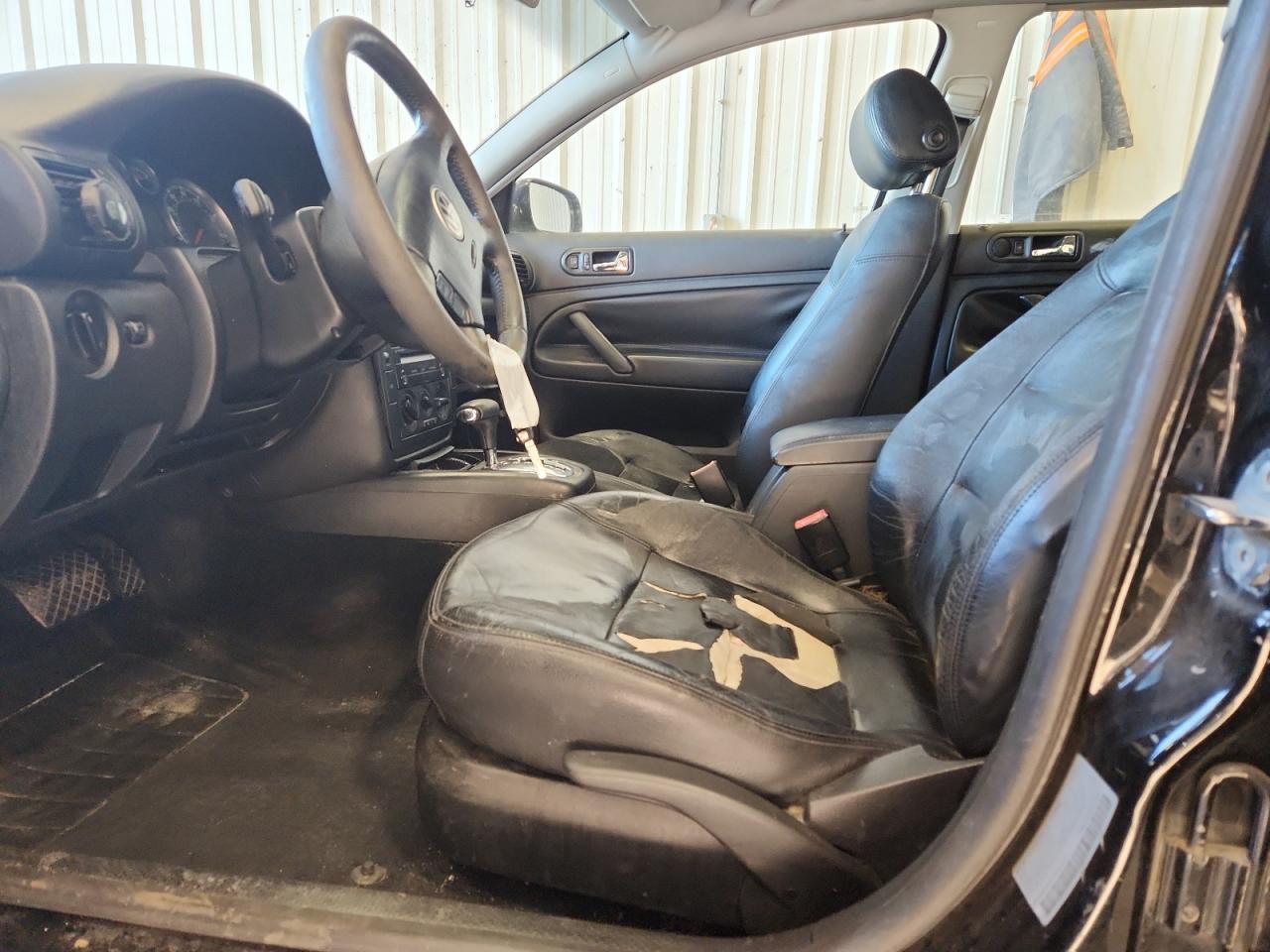 2001 Volkswagen Passat Gls Black vin: WVWVD63B91E254904