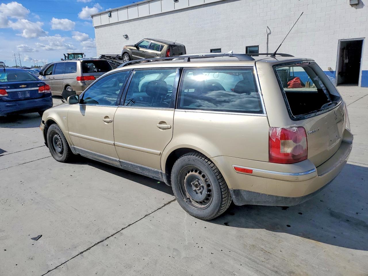 2002 Volkswagen Passat Beige vin: WVWVD63B92E084772