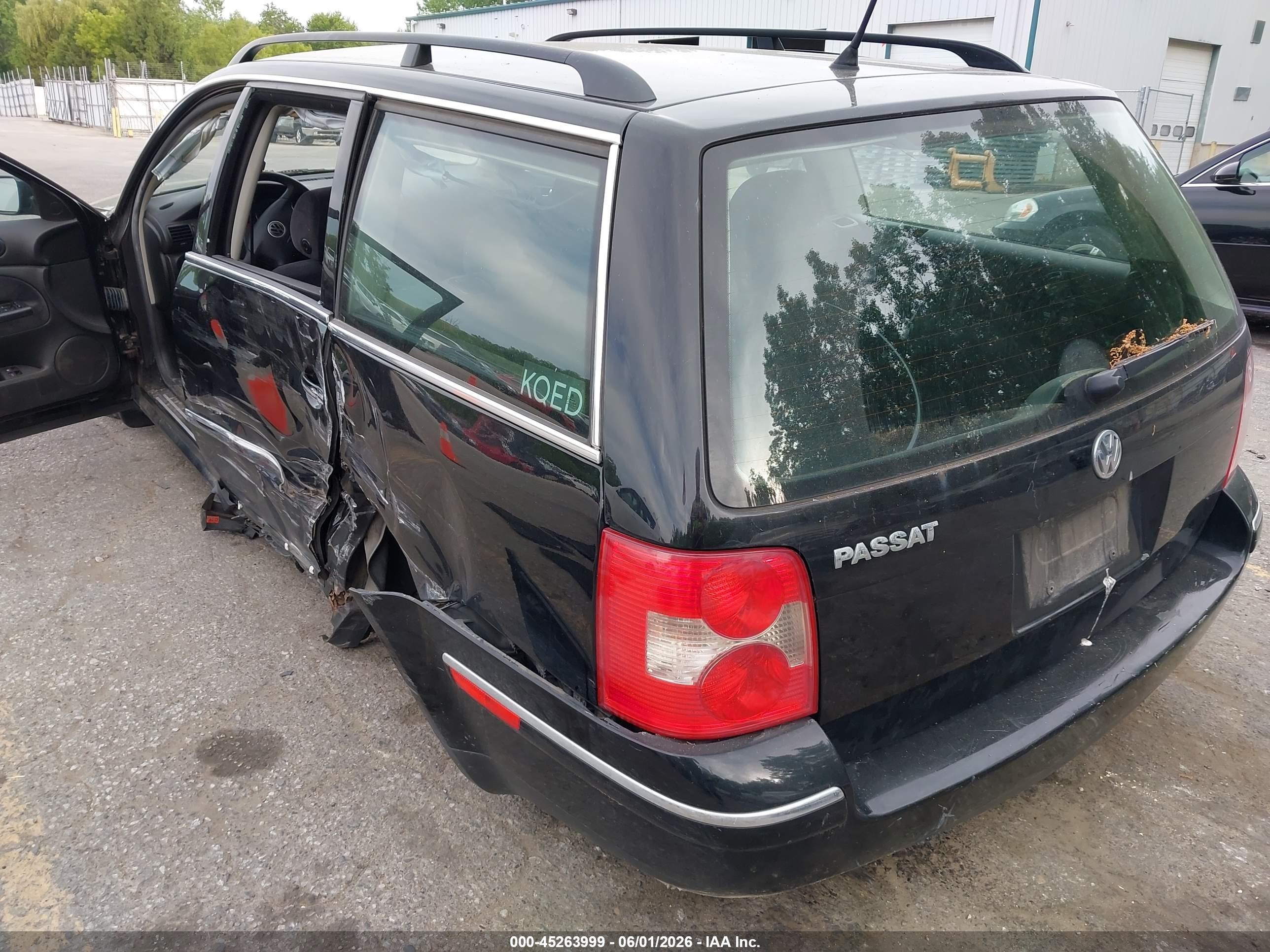 2002 Volkswagen Passat Gls Black vin: WVWVD63BX2E424964