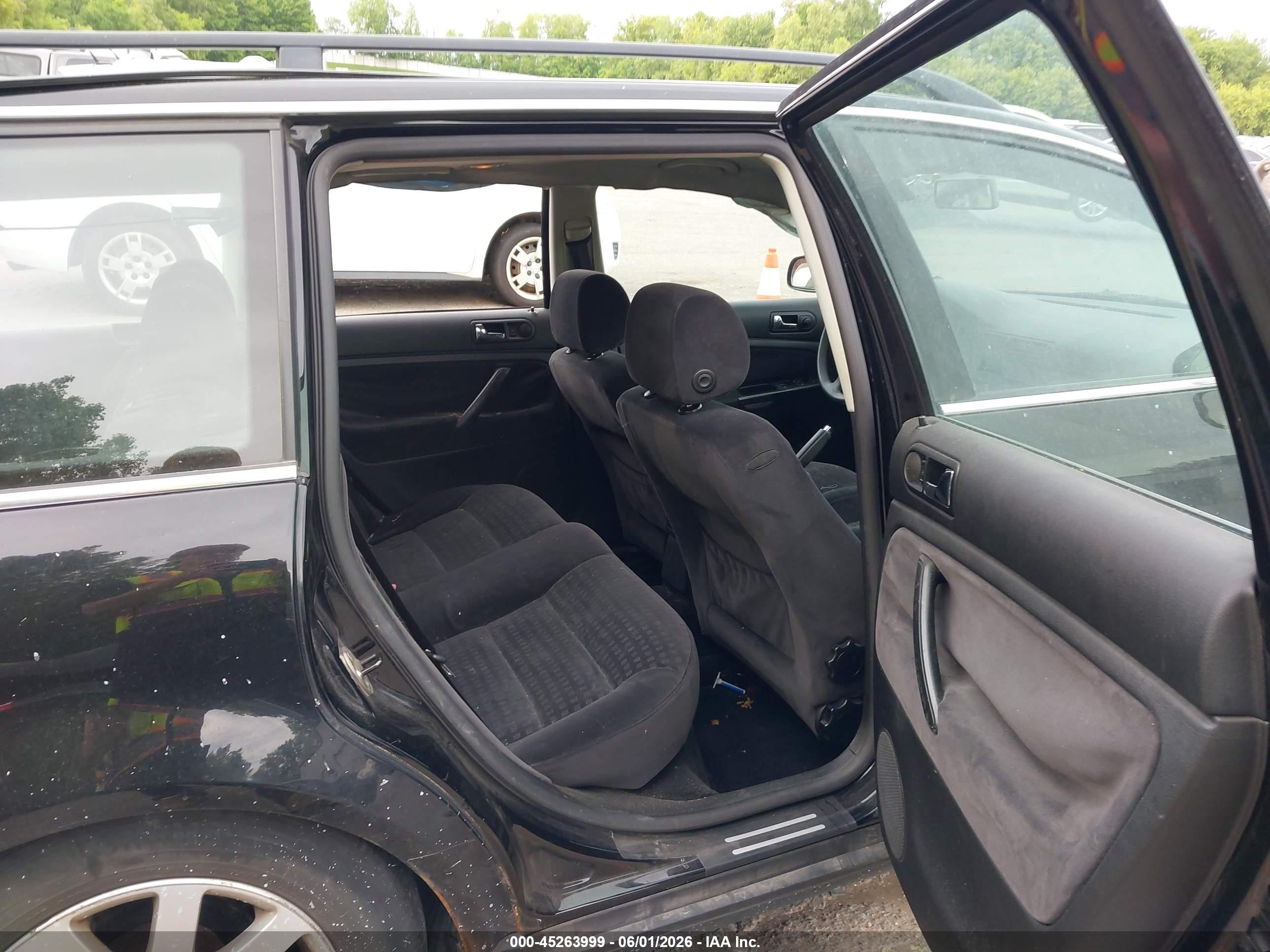 2002 Volkswagen Passat Gls Black vin: WVWVD63BX2E424964