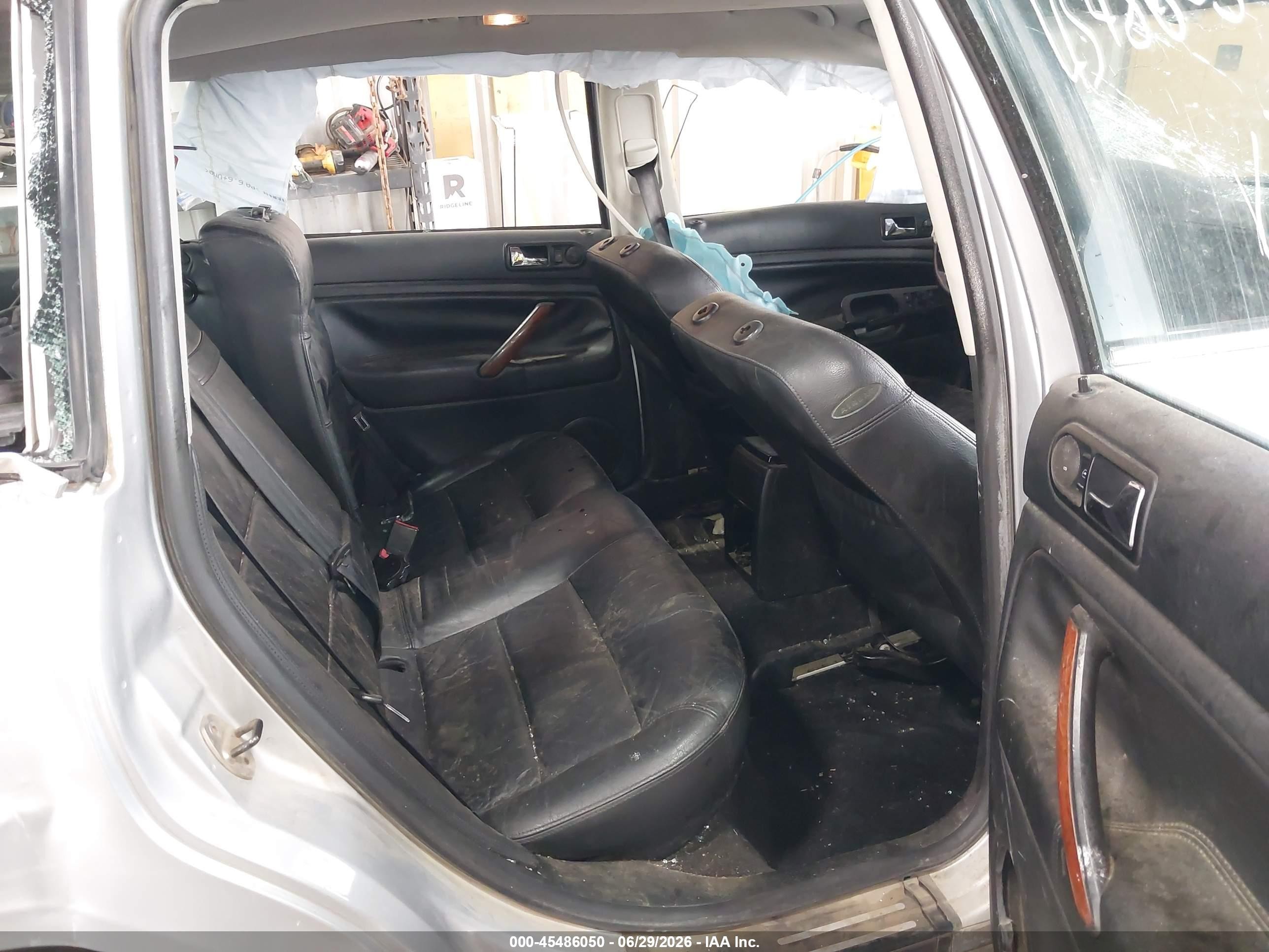 2002 Volkswagen Passat Gls V6 Серебряный vin: WVWVH63BX2E408901